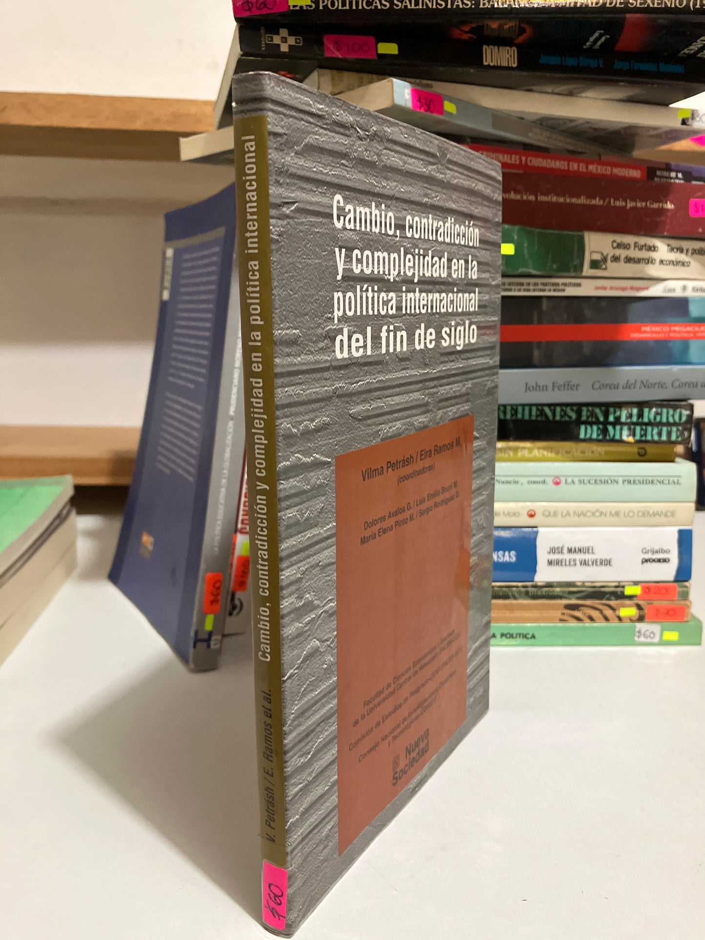 CAMBIO CONTRADICCIÓN Y COMPLEJIDAD EN LA POLITICA INTERNACIONAL DEL FIN DE SIGLO POR AUTORES VARIOS USADO POLÍTICA JUAREZ