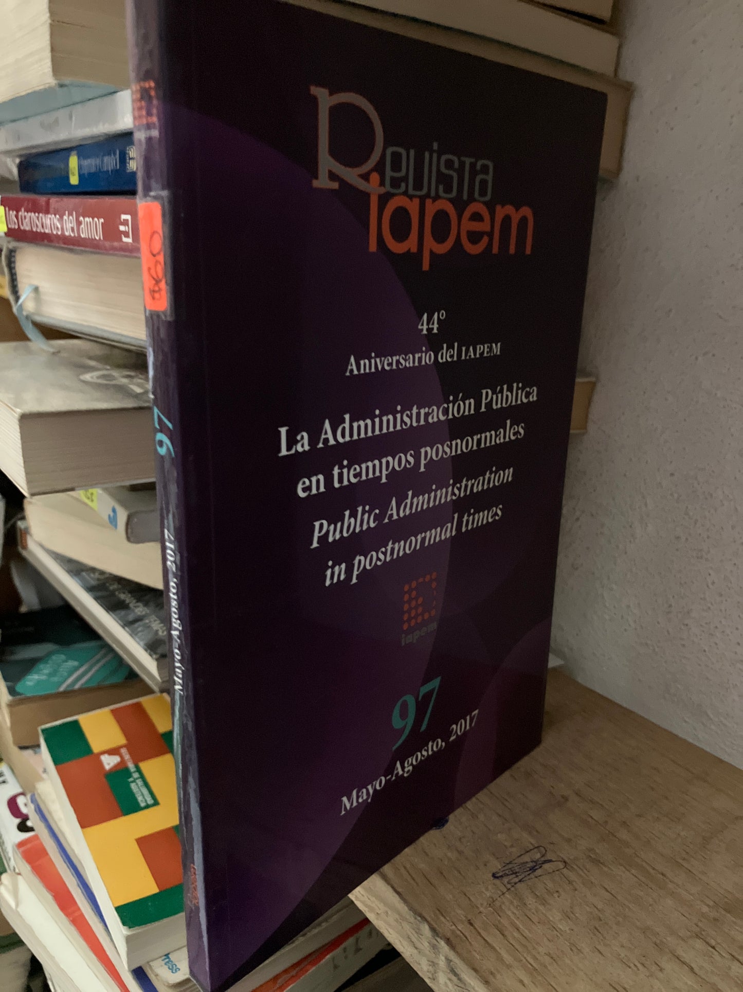 LA ADMINISTRACIÓN PUBLICA EN TIEMPOS POSNORMALES USADO DERECHO LITERARIO 305