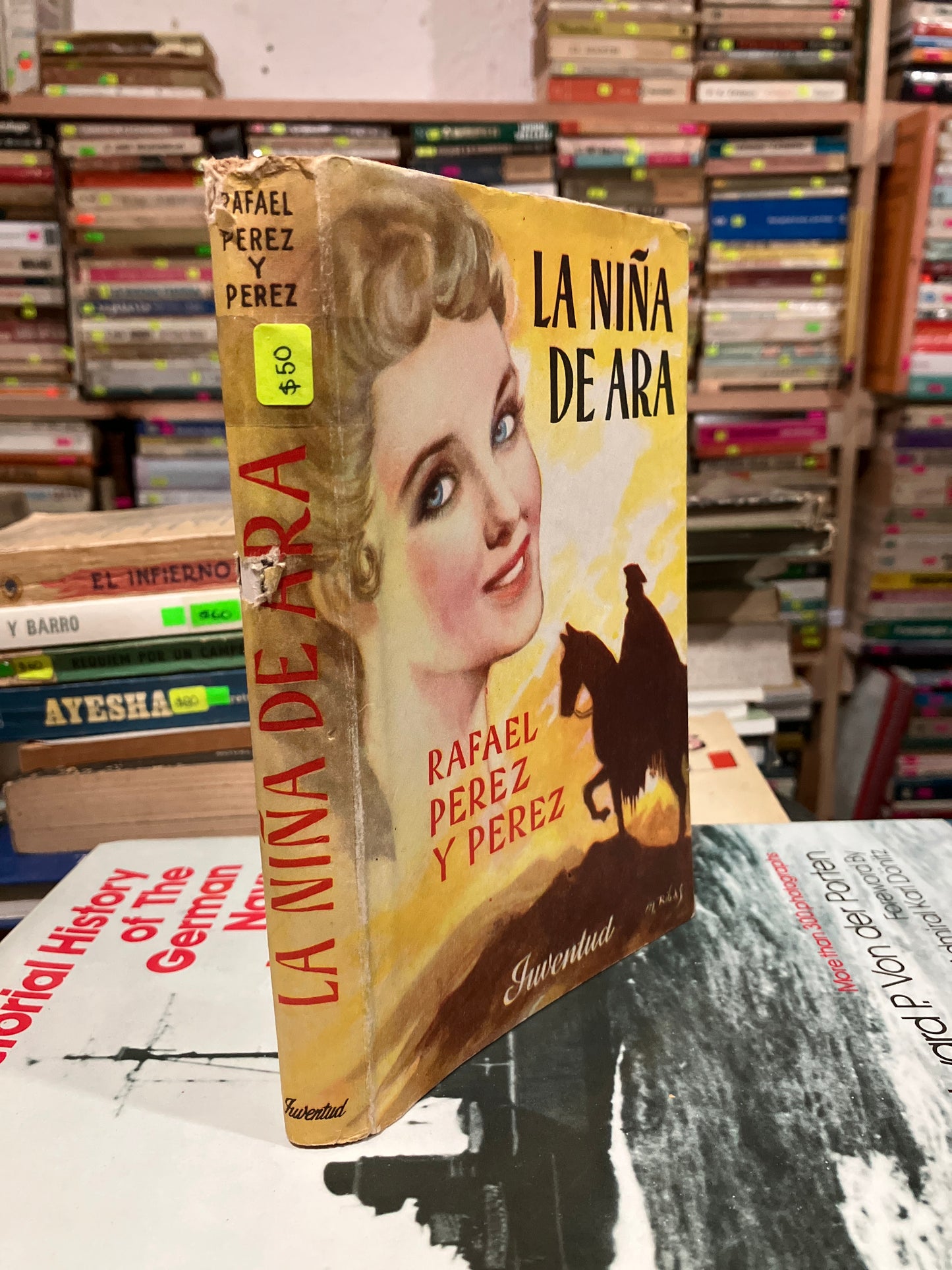 LA NIÑA DE ARA POR RAFAEL PÉREZ USADO NOVELA ALDAMA