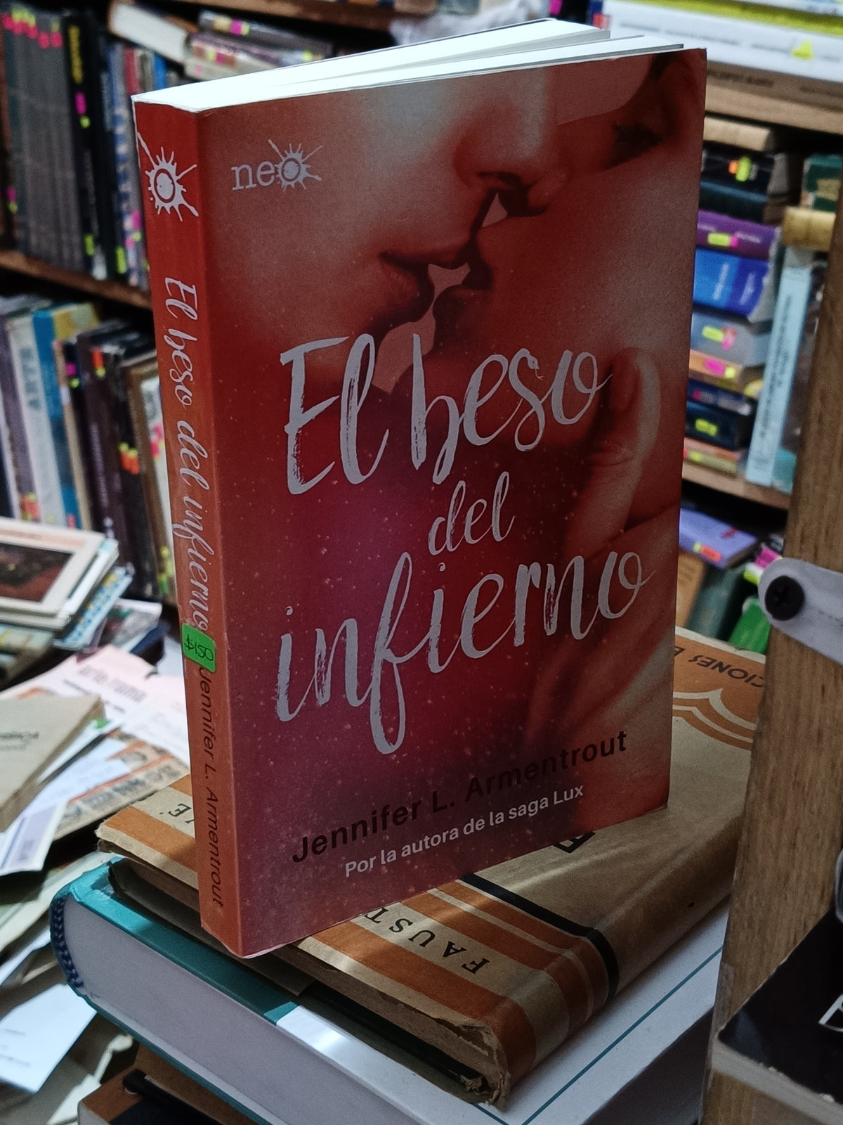 EL BESO DEL INFIERNO JENNIFER L. ARMENTROUT USADO NOVELA LITERARIO 305