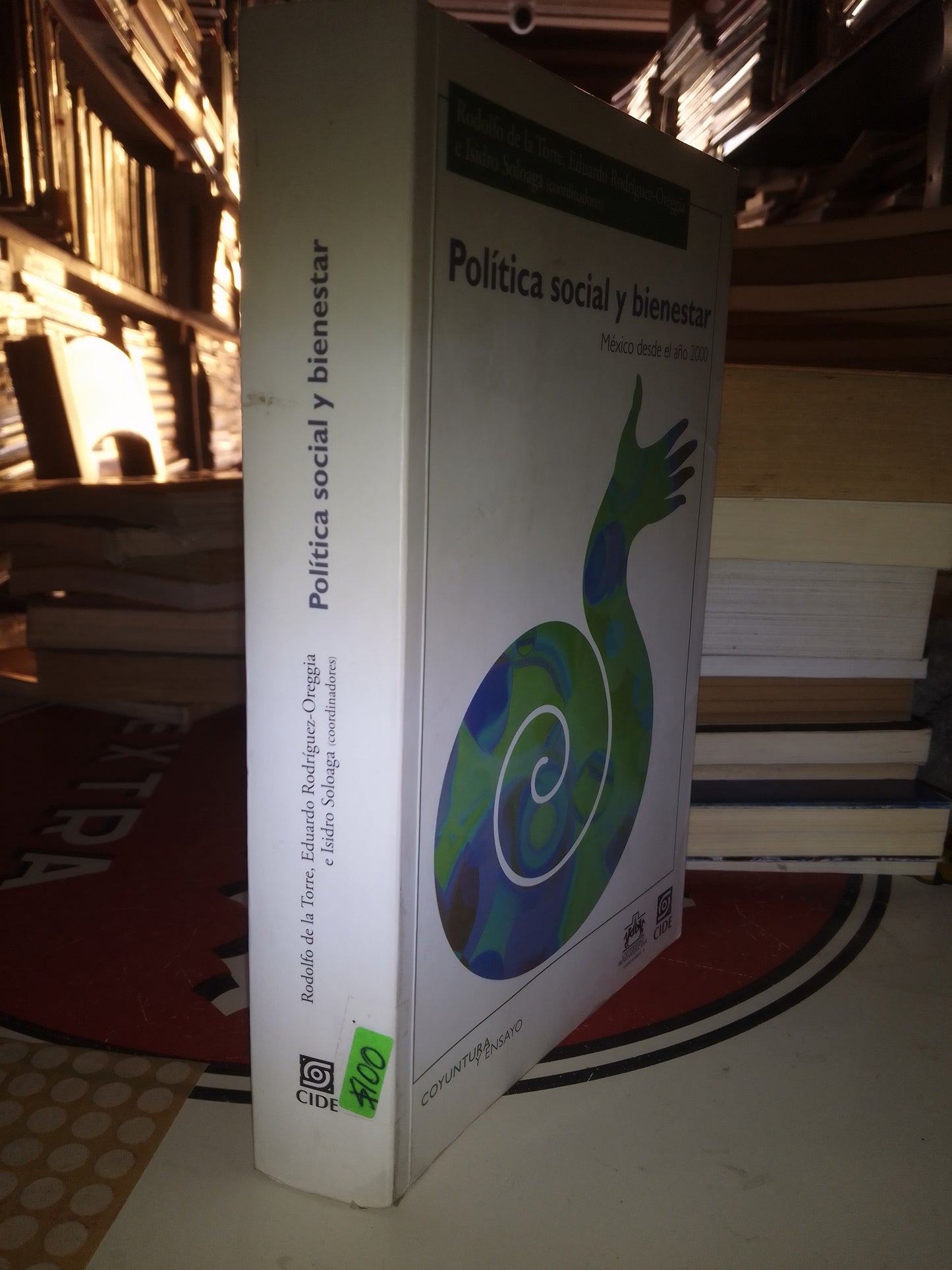 POLITICA SOCIAL Y BIENESTAR POR RODOLFO DE LA TORRE USADO POLÍTICA LITERARIO 207