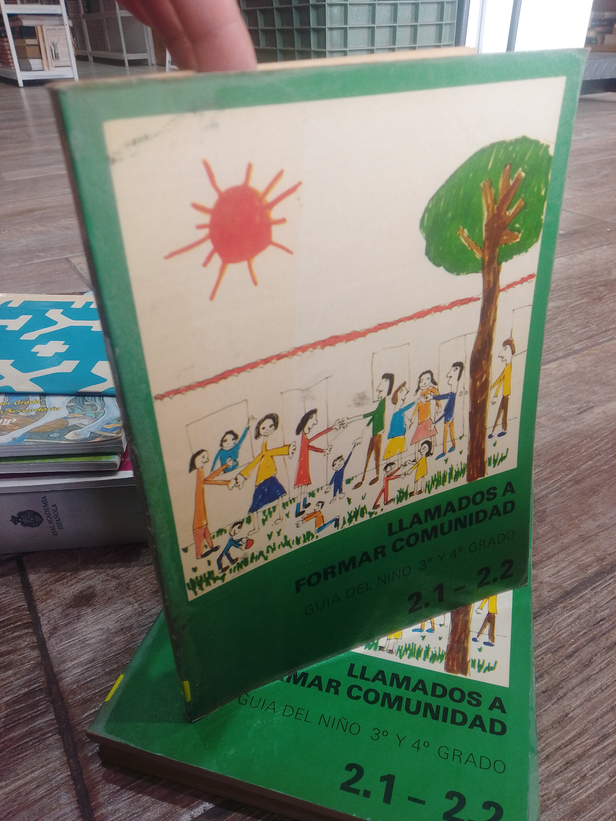 LLAMADOS A FORMAR COMUNIDAD GUIA DEL NIÑO 3 Y 4 GRADO POR SECRETARIADO DE EVANGELIZACION Y CATEQUESIS ARQUIDIOCESIS DE MEXICO USADO EDUCACION JUAREZ 515