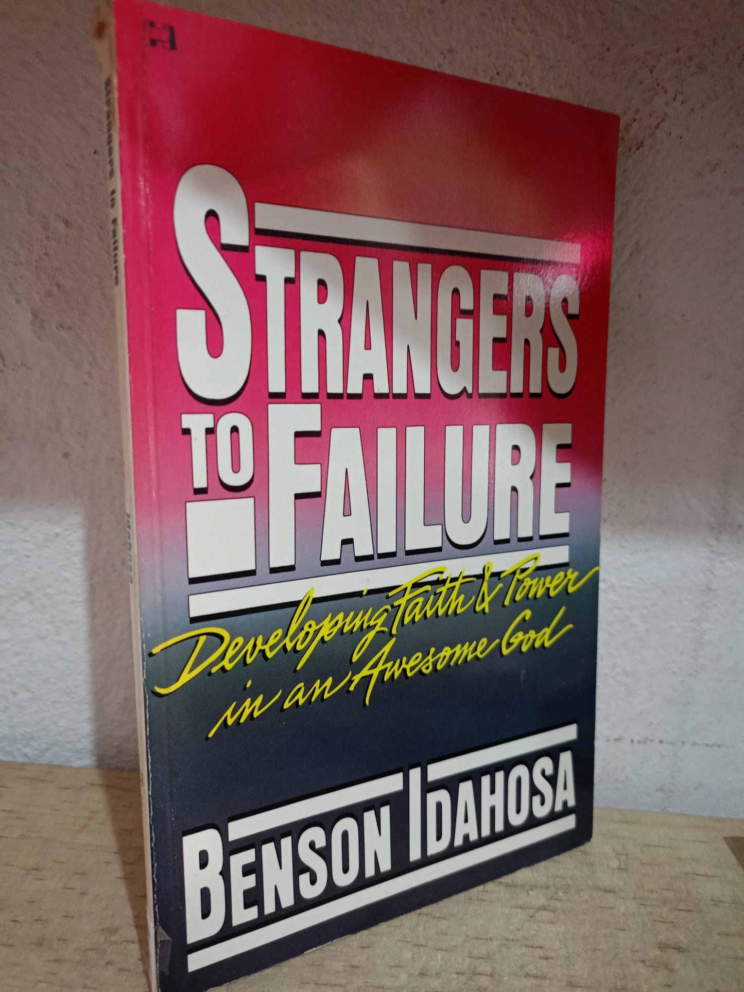 STRANGERS TO FAILURE POR BENSON IDAHOSA USADO ODIOMAS LITERARIO 305
