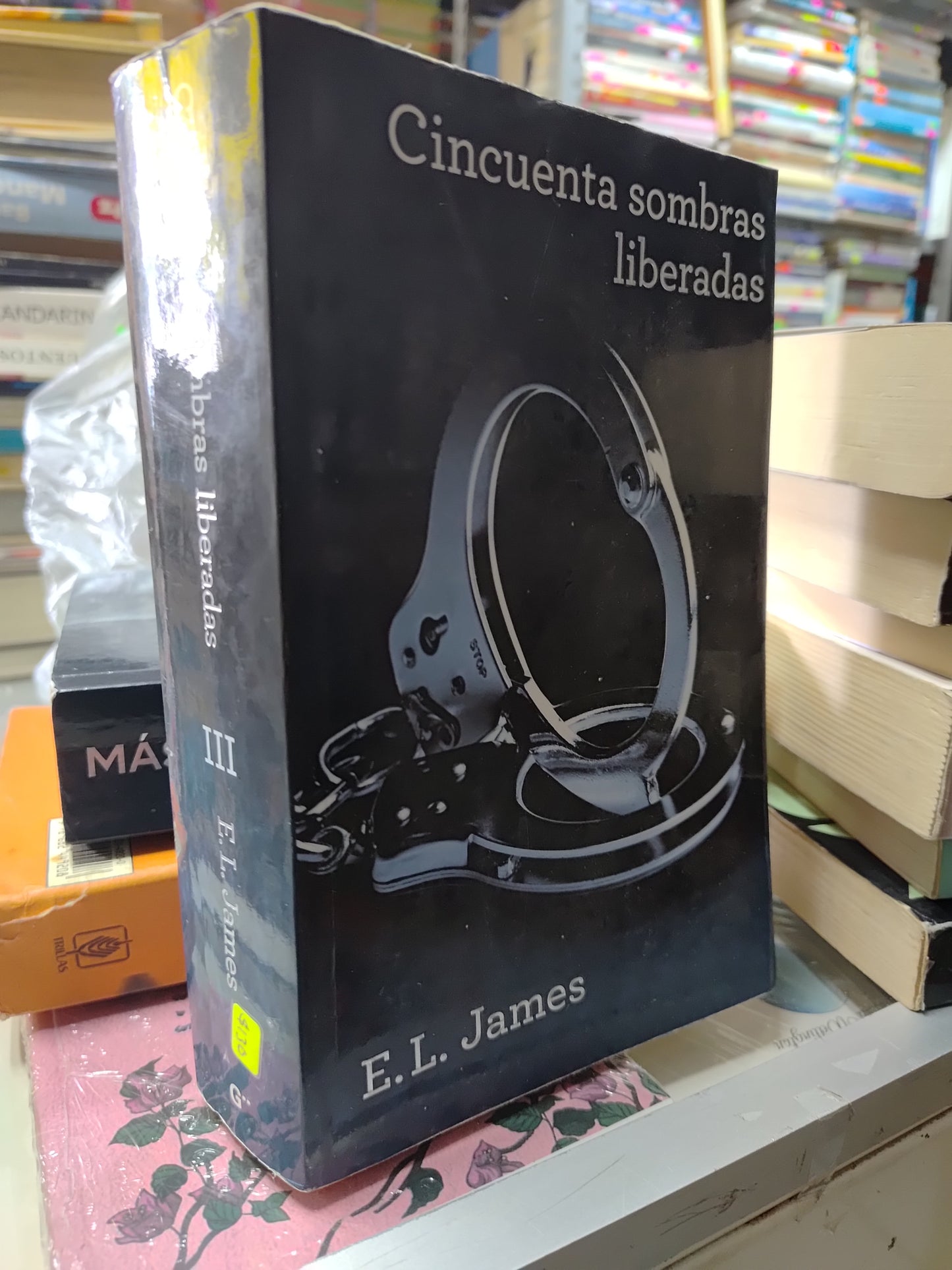 CINCUENTAS SOMBRAS LIBERADAS POR E. L. JAMES USADO NOVELAS JUAREZ 507