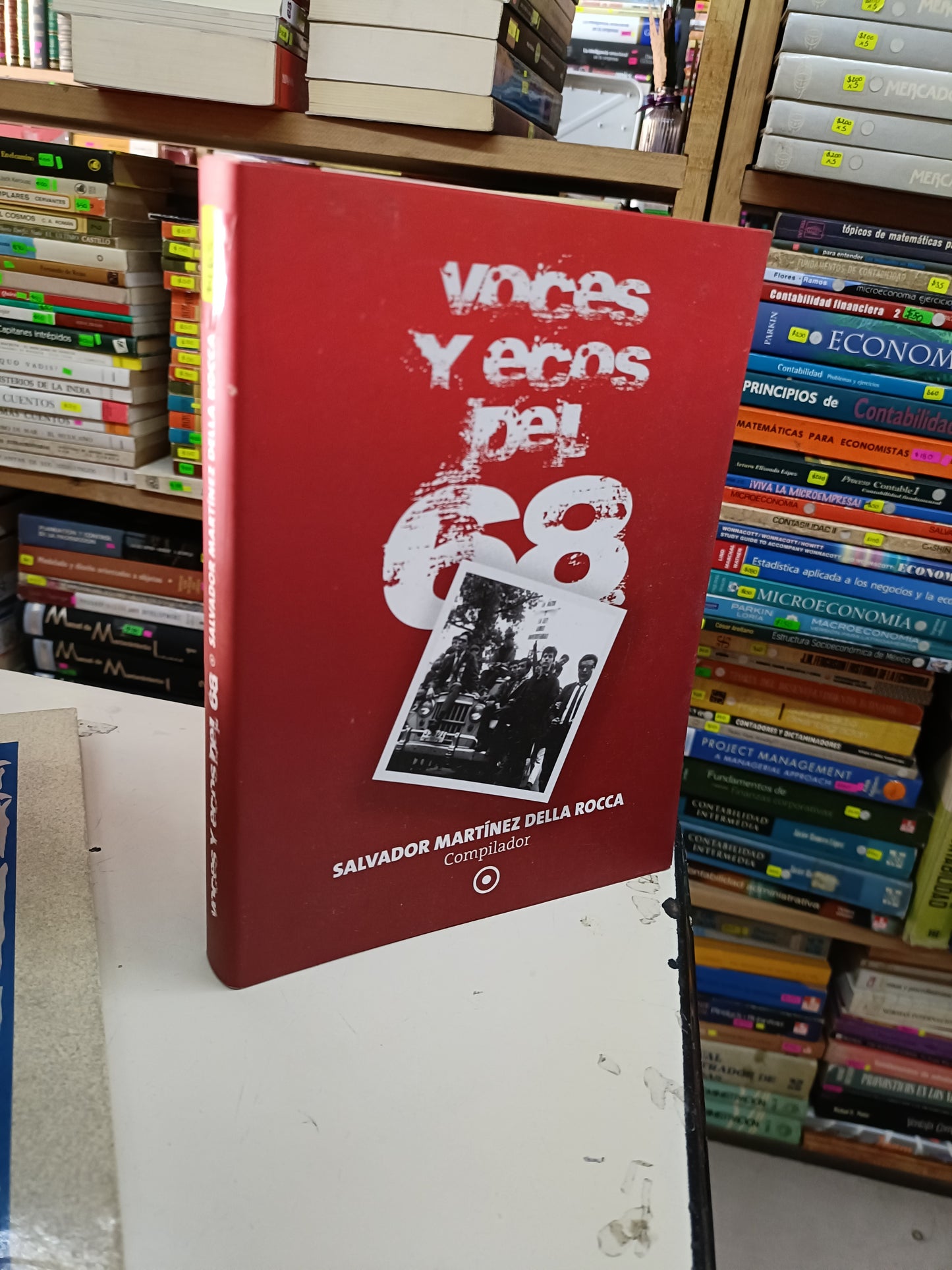 VOCES Y ECOS DEL 68 COMPILADO POR SALVADOR MARTÍNEZ DELLA ROCA USADO HISTORIA LITERARIO 207