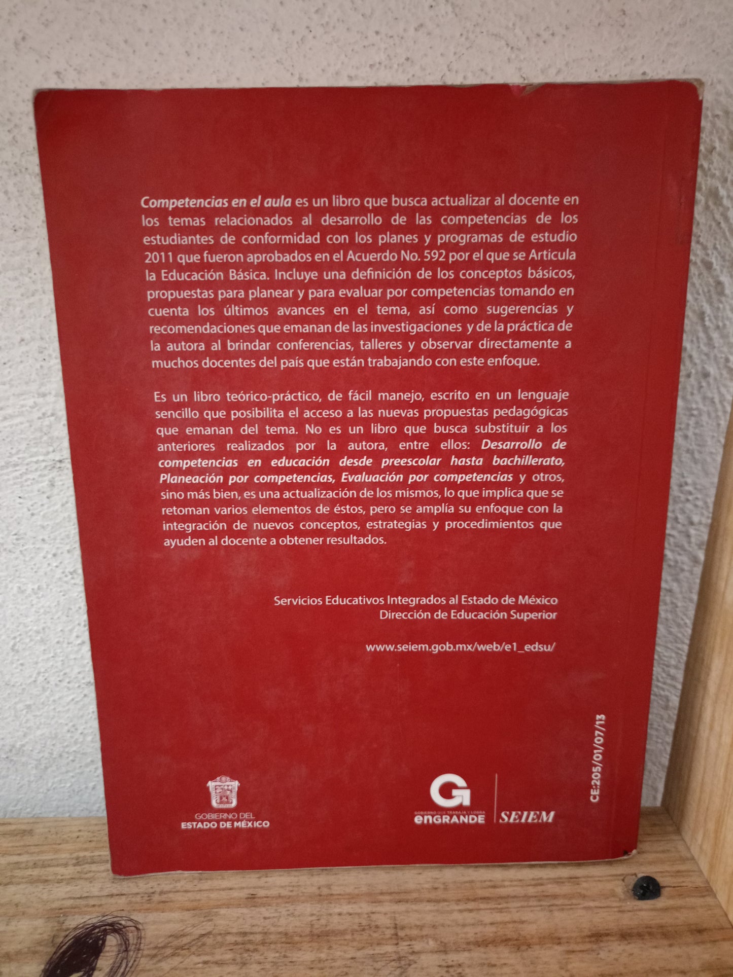COMOETENCIAS EN EL AULA POR LAURA FRADE RUBIO USADO EDUCACIÓN LITERARIO 305