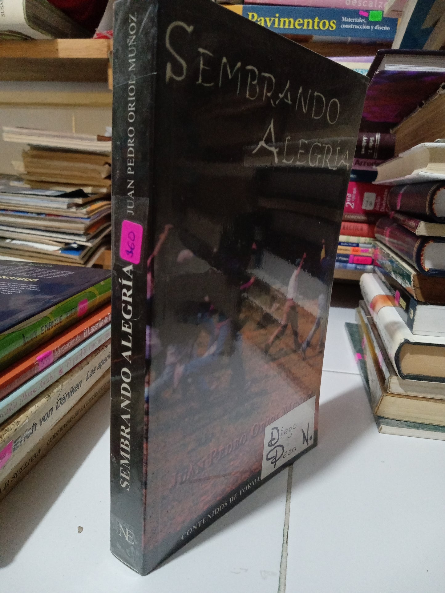SEMBRANDO ALEGRIA POR JUAN PEDRO ORIOL USADO NOVELA JUAREZ