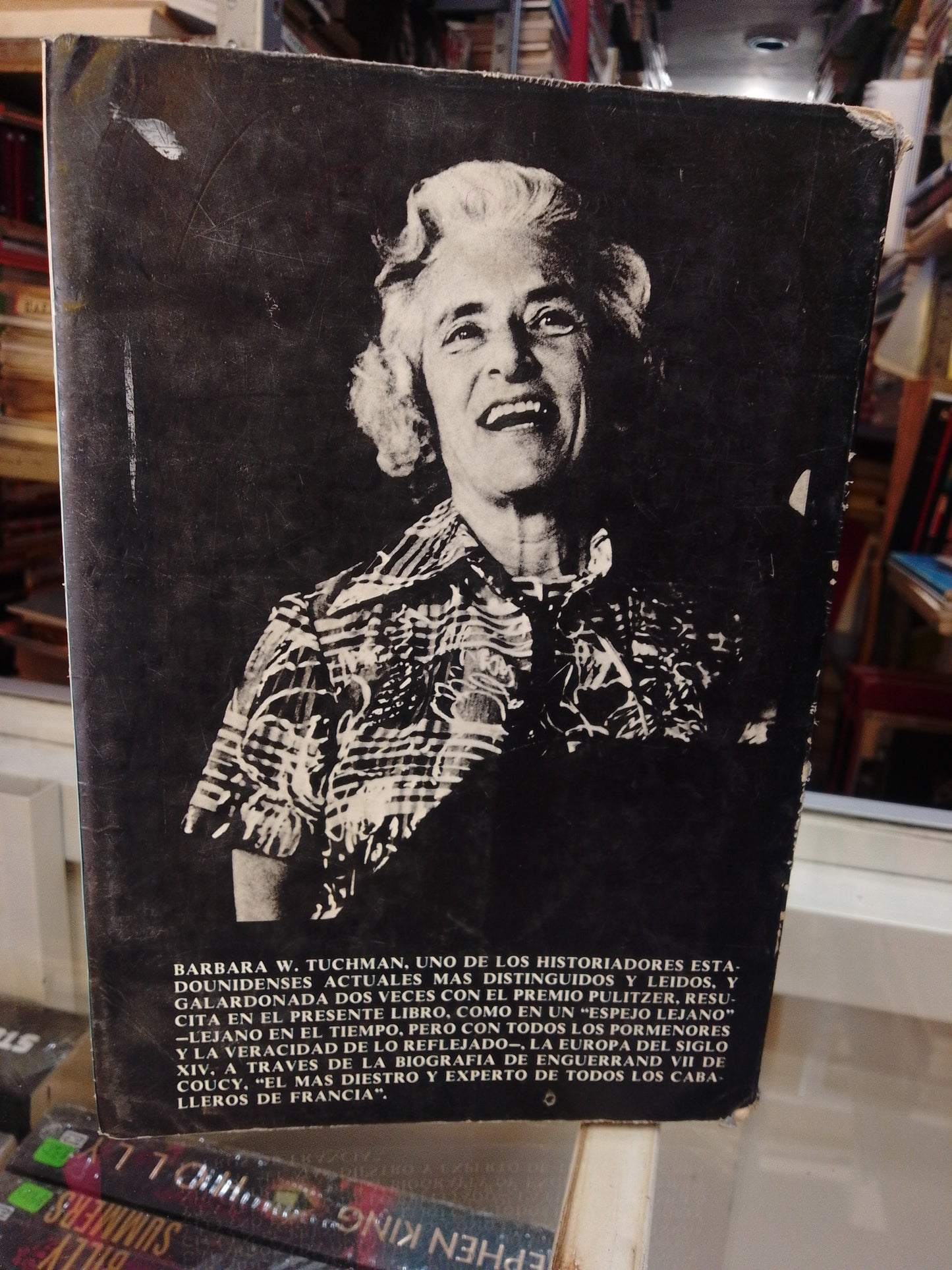 UN ESPEJO LEJANO POR BARBARA W. TUCHMAN USADO NOVELAS JUAREZ