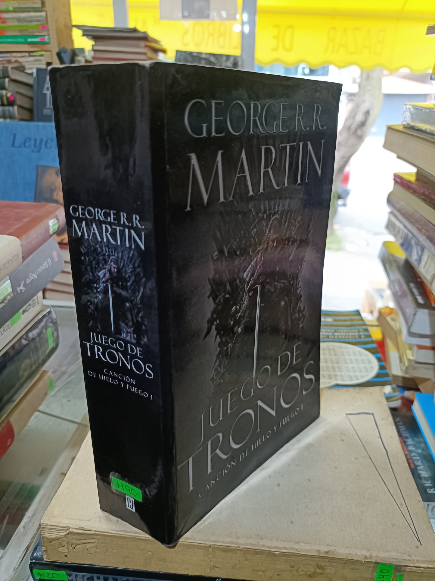 JUEGO DE TRONOS POR GEORGE R R MARTIN USADO NOVELA JUAREZ 515