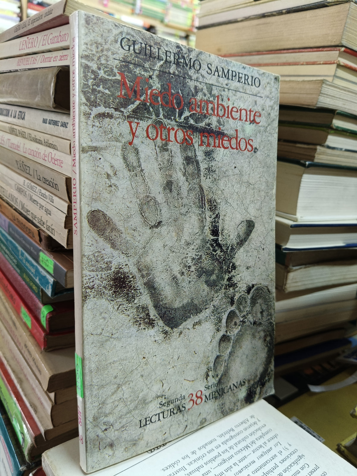 MIEDO AMBIENTE Y OTROS MIEDOS POR GUILLERMO SAMPERIO USADO NOVELA JUAREZ 515