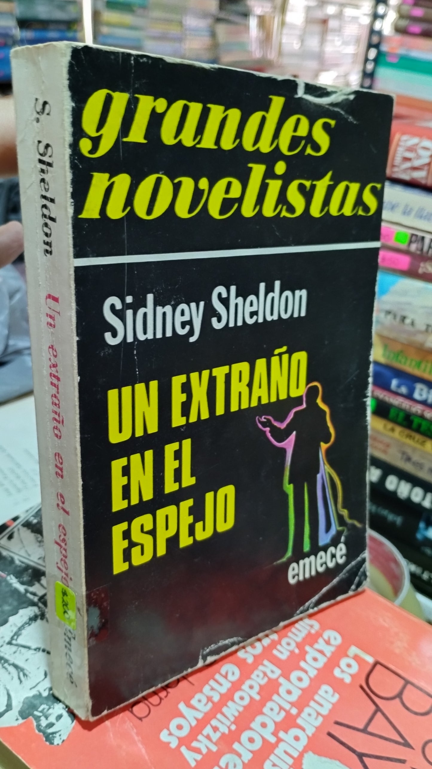 UN EXTRAÑO EN EL ESPEJO POR SIDNEY SHELDON LIBRO USADO ANTIGUO ALDAMA