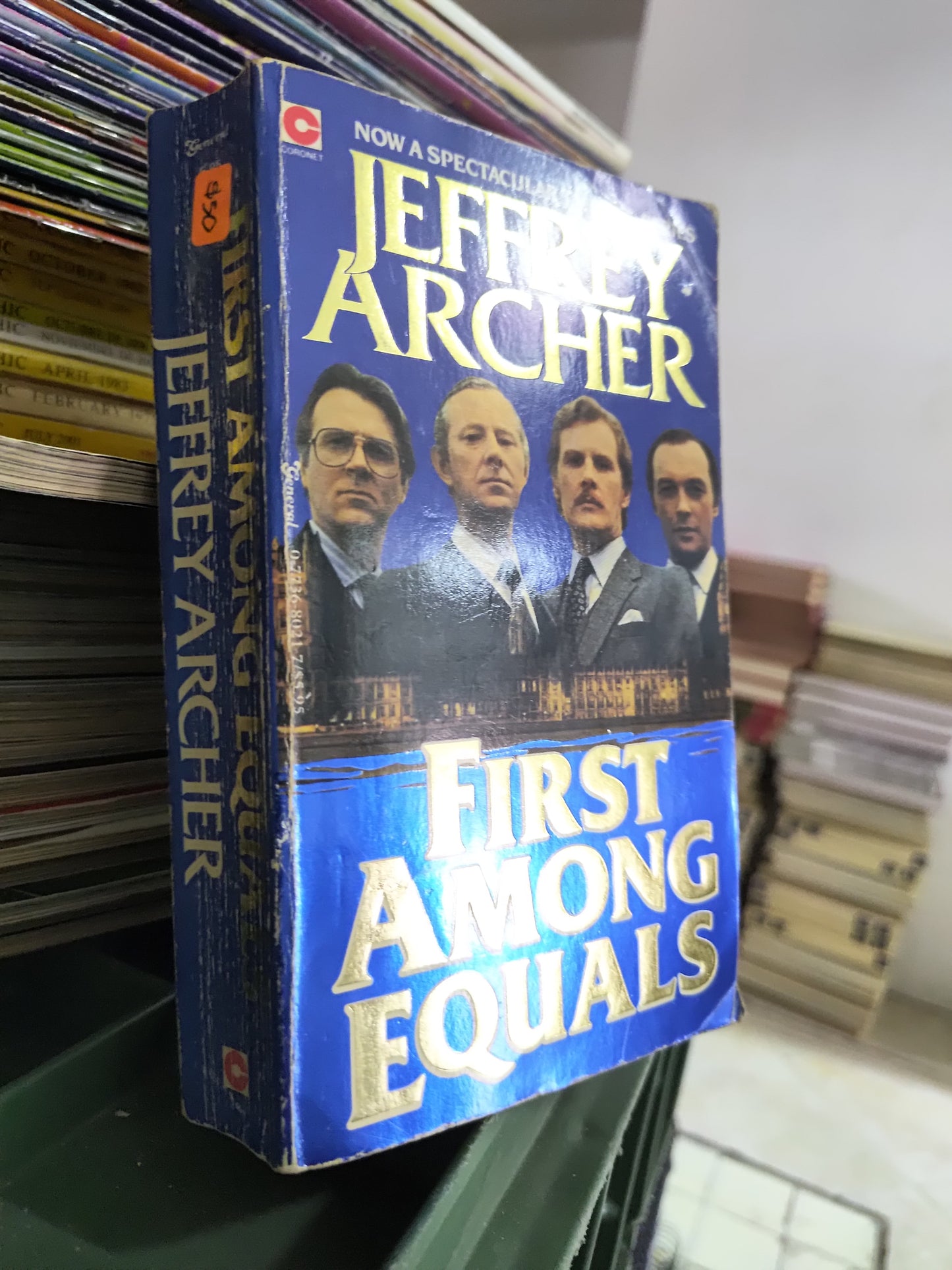 FIRST AMONG EQUALS POR JEFFREY ARCHER USADO IDIOMAS JUAREZ 515