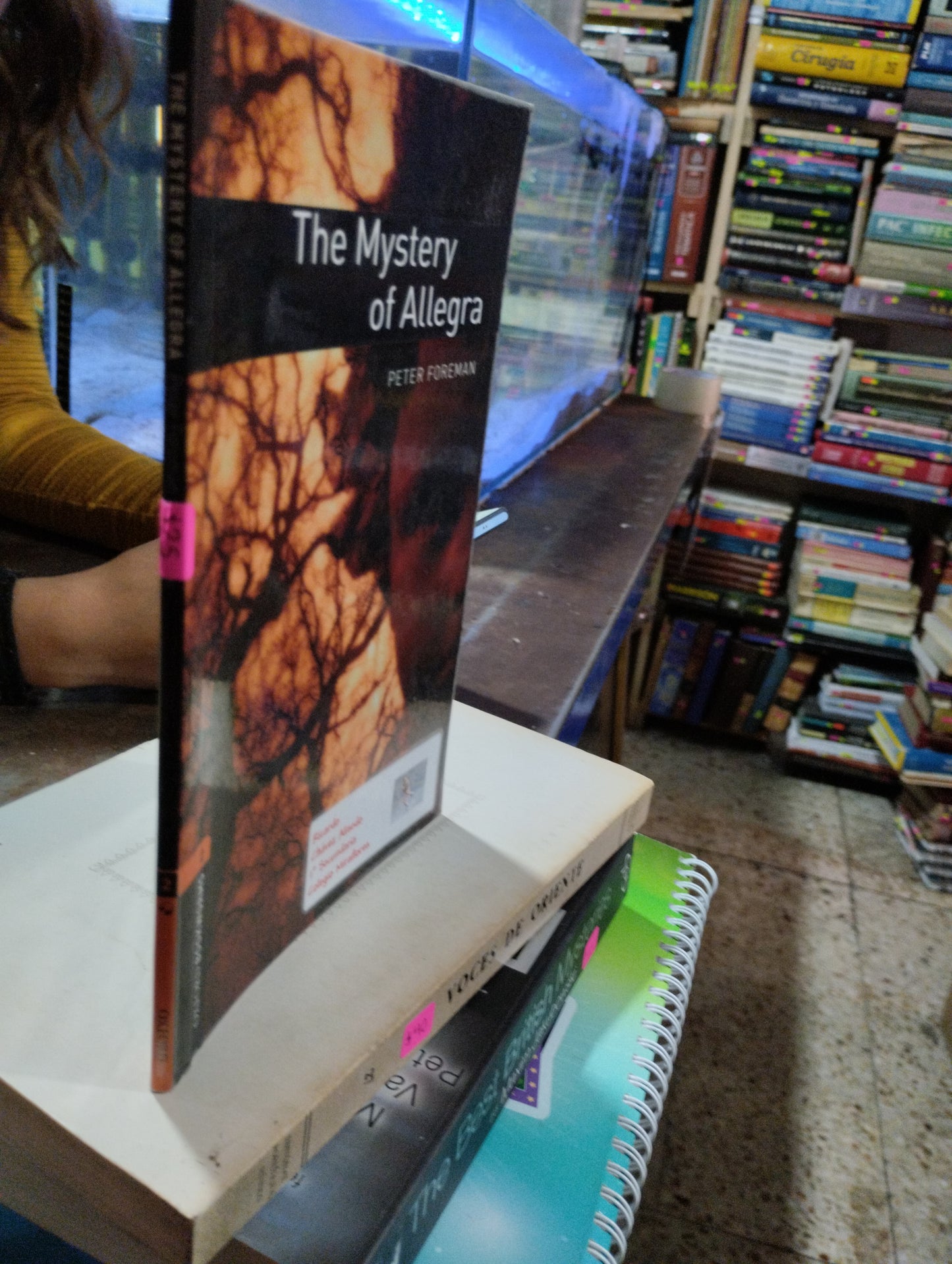THE MYSTERY OF ALLEGRA POR PETER FOREMAN USADO IDIOMAS ALDAMA