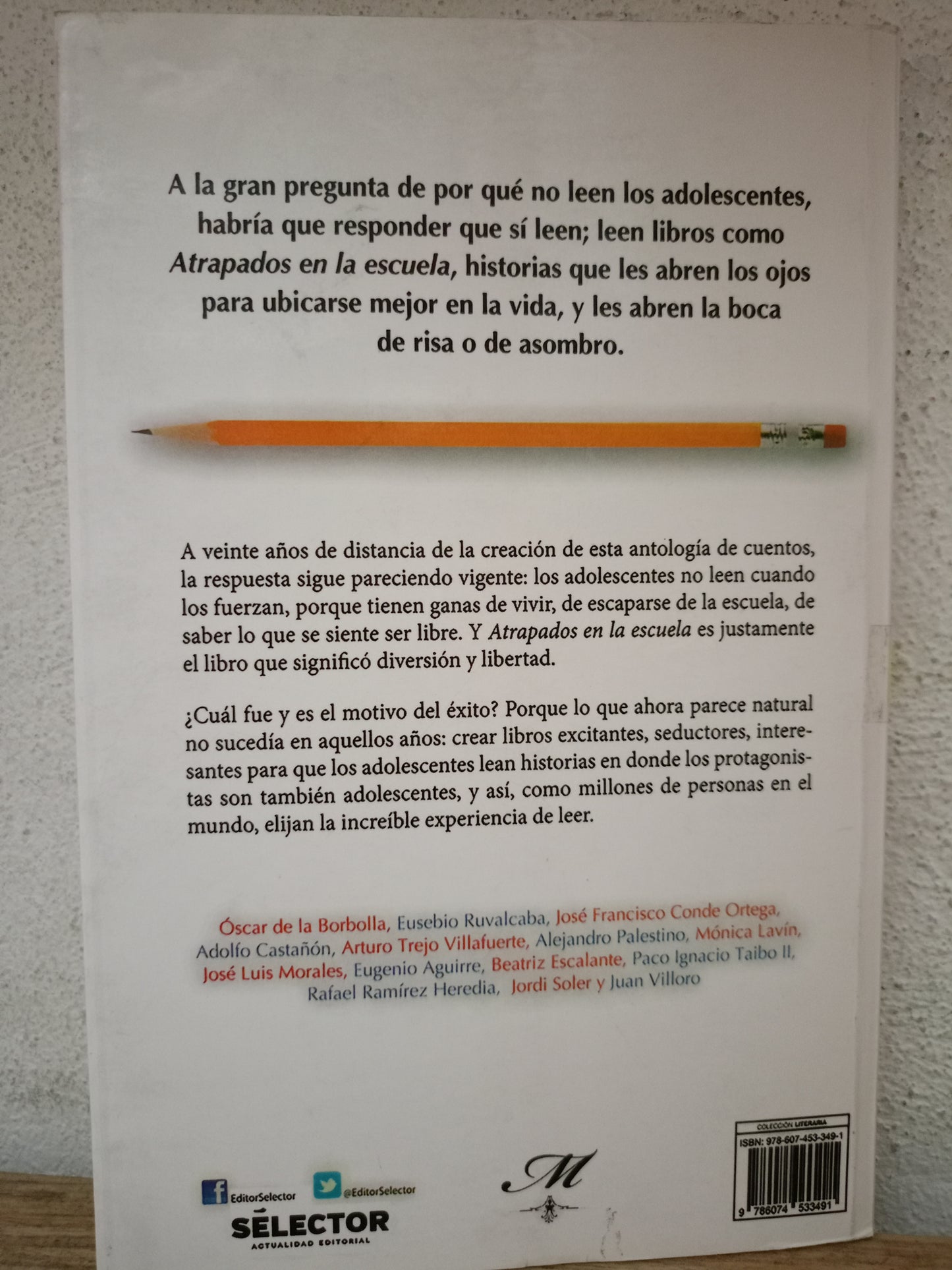 ATRAPADOS EN LA ESCUELA POR BEATRIZ ESCALANTE Y JOSÉ LUIS MORALES USADO NOVELA LITERARIO 305