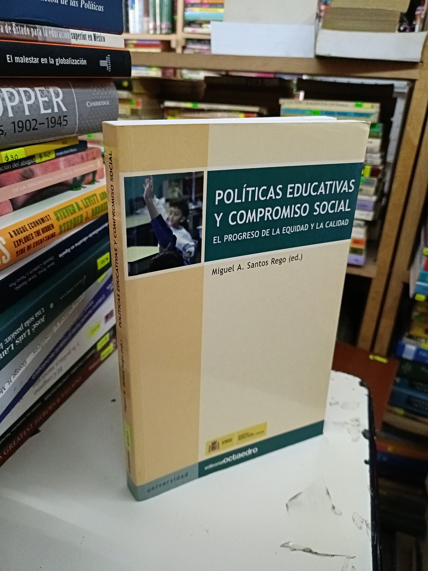 POLÍTICAS EDUCATIVAS Y COMPROMISO SOCIAL POR MIGUEL A. SANTOS REGO USADO POLÍTICA LITERARIO 207