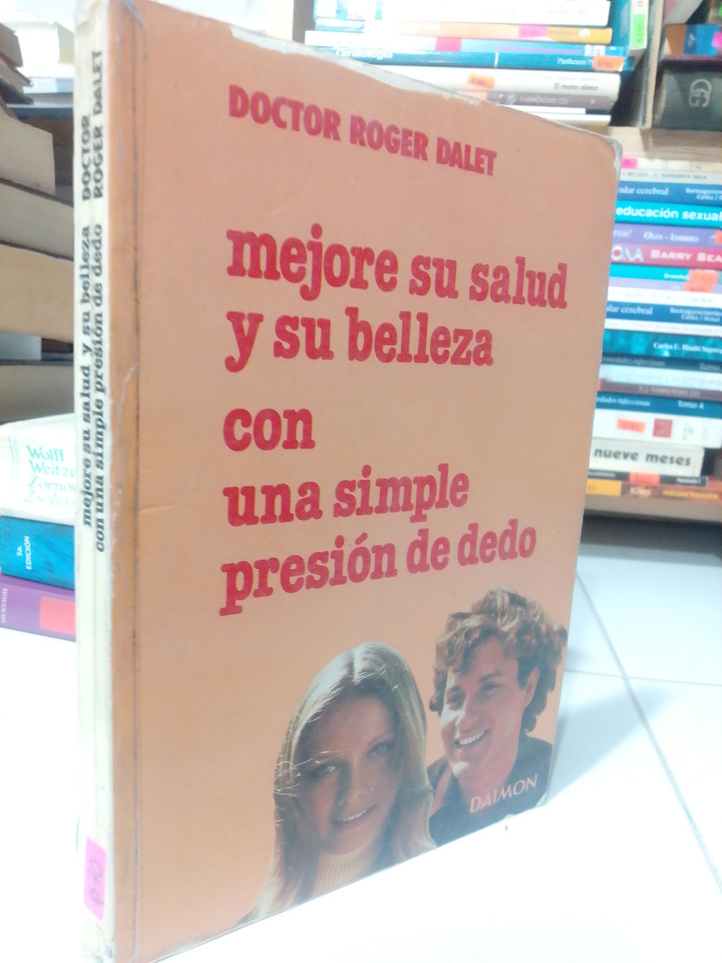 MEJORE SU SALUD Y SU BELLEZA CON UNA SIMPLE PRESION DE DEDO POR DOCTOR ROGER DALET USADO SALUD JUAREZ