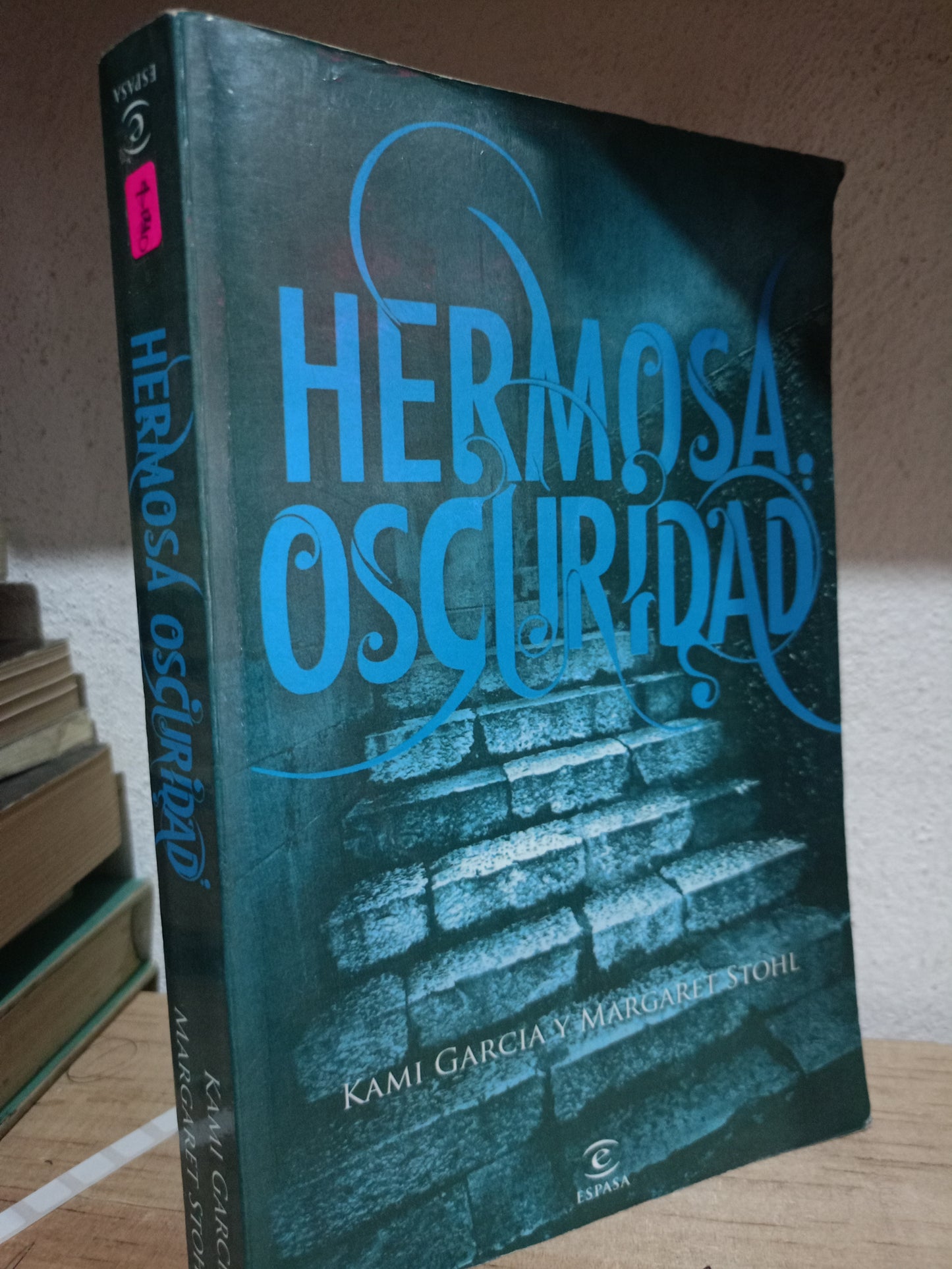 HERMOSA OSCURIDAD POR KAMI GARCIA Y MARGARET STOHL USADO NOVELA LITERARIO 305