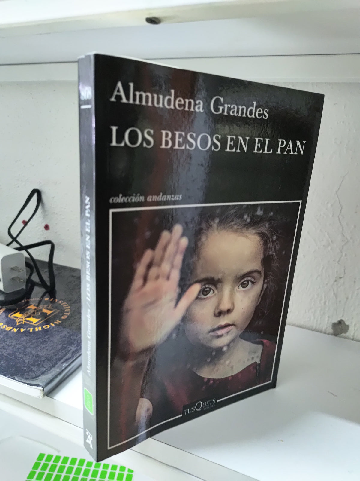 LOS BESOS EN EL PAN POR ALMUDENA GRANDES USADO NOVELAS JUAREZ 515