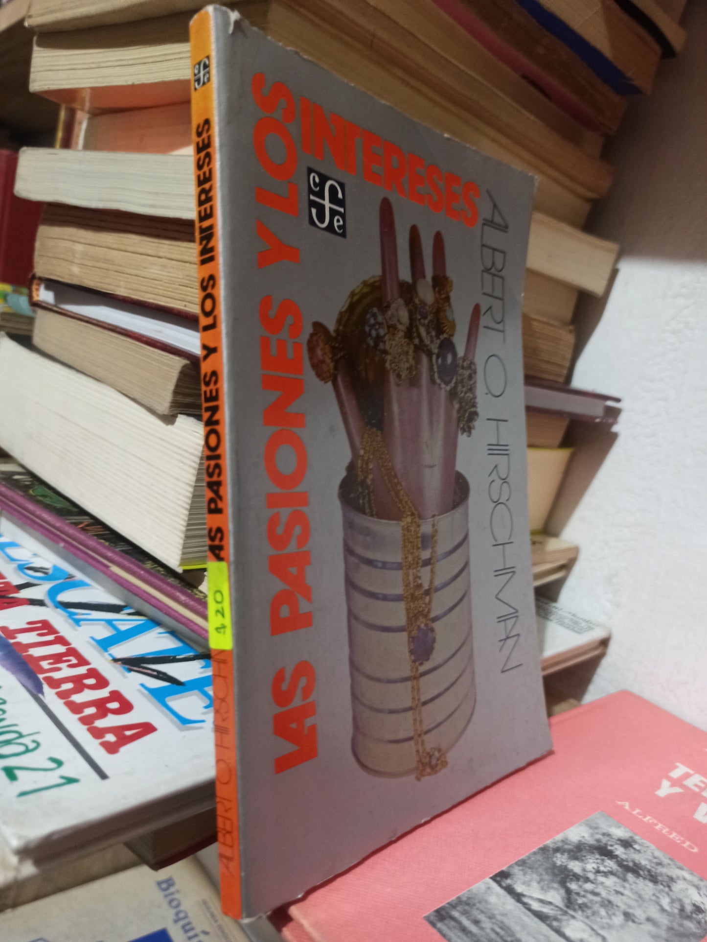 LAS PASIONES Y LOS INTERESES POR ALBERT O. HIRSCHMAN USADO POLÍTICA JUÁREZ