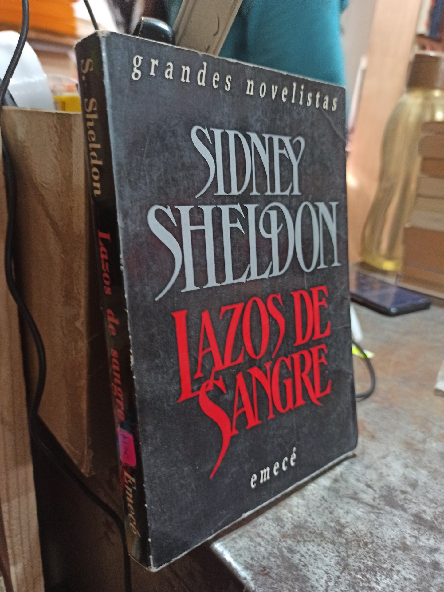 LAZOS DE SANGRE POR SIDNEY SHELDON USADO NOVELAS ALDAMA