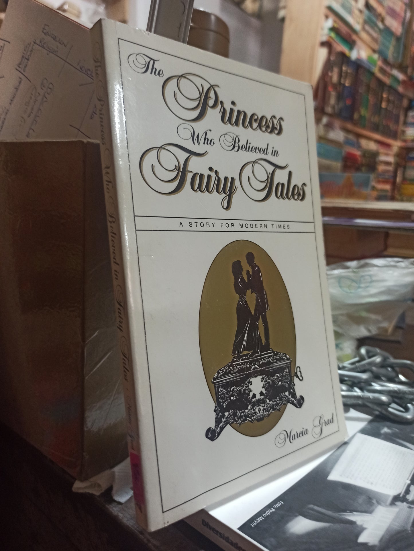 THE PRINCESS WHO BELIEVED IN FAIRY TALES USADO IDIOMAS ALDAMA
