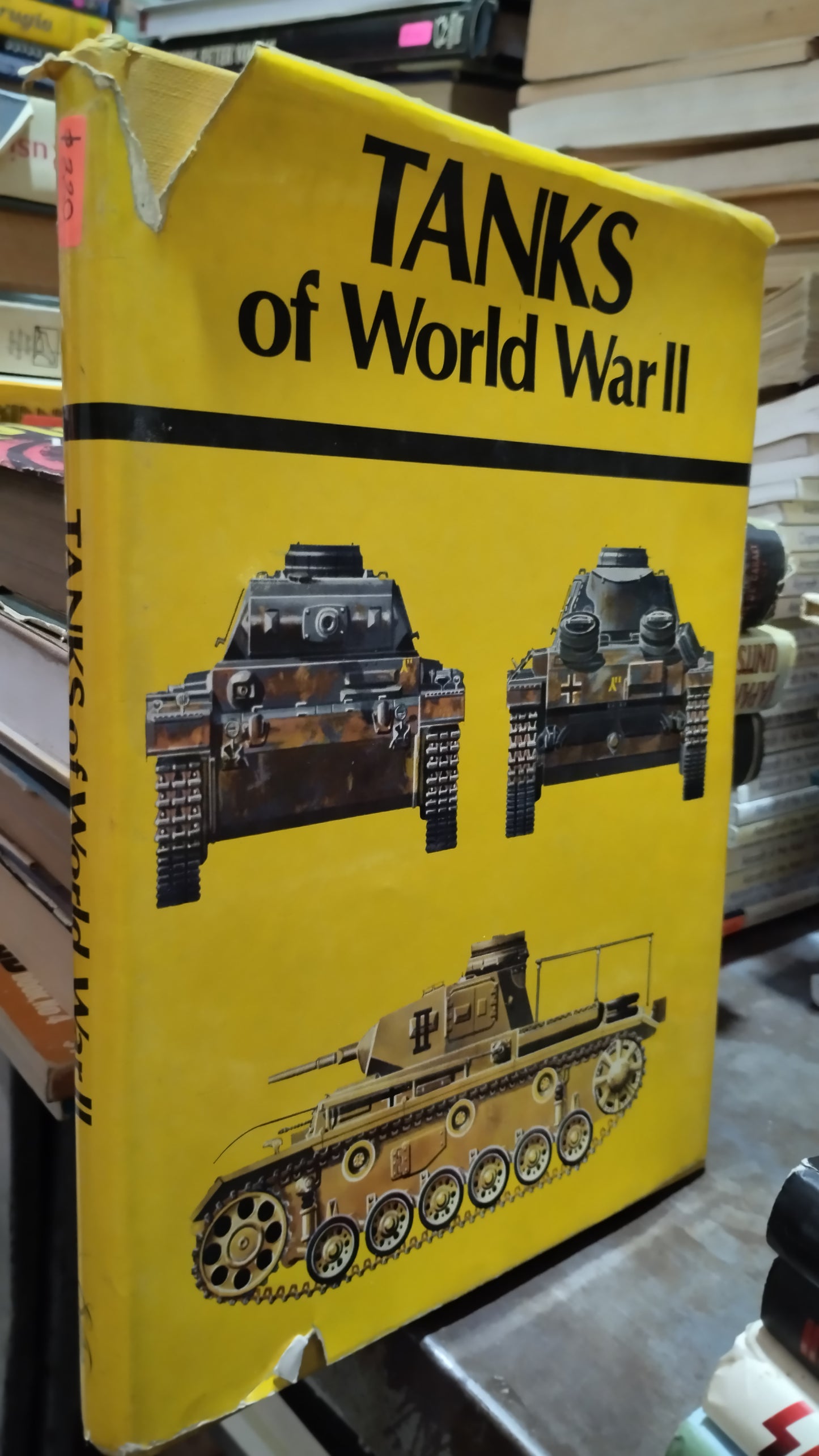 TANKS OF WORLD WAR II LIBRO USADO HISTORIA ALDAMA