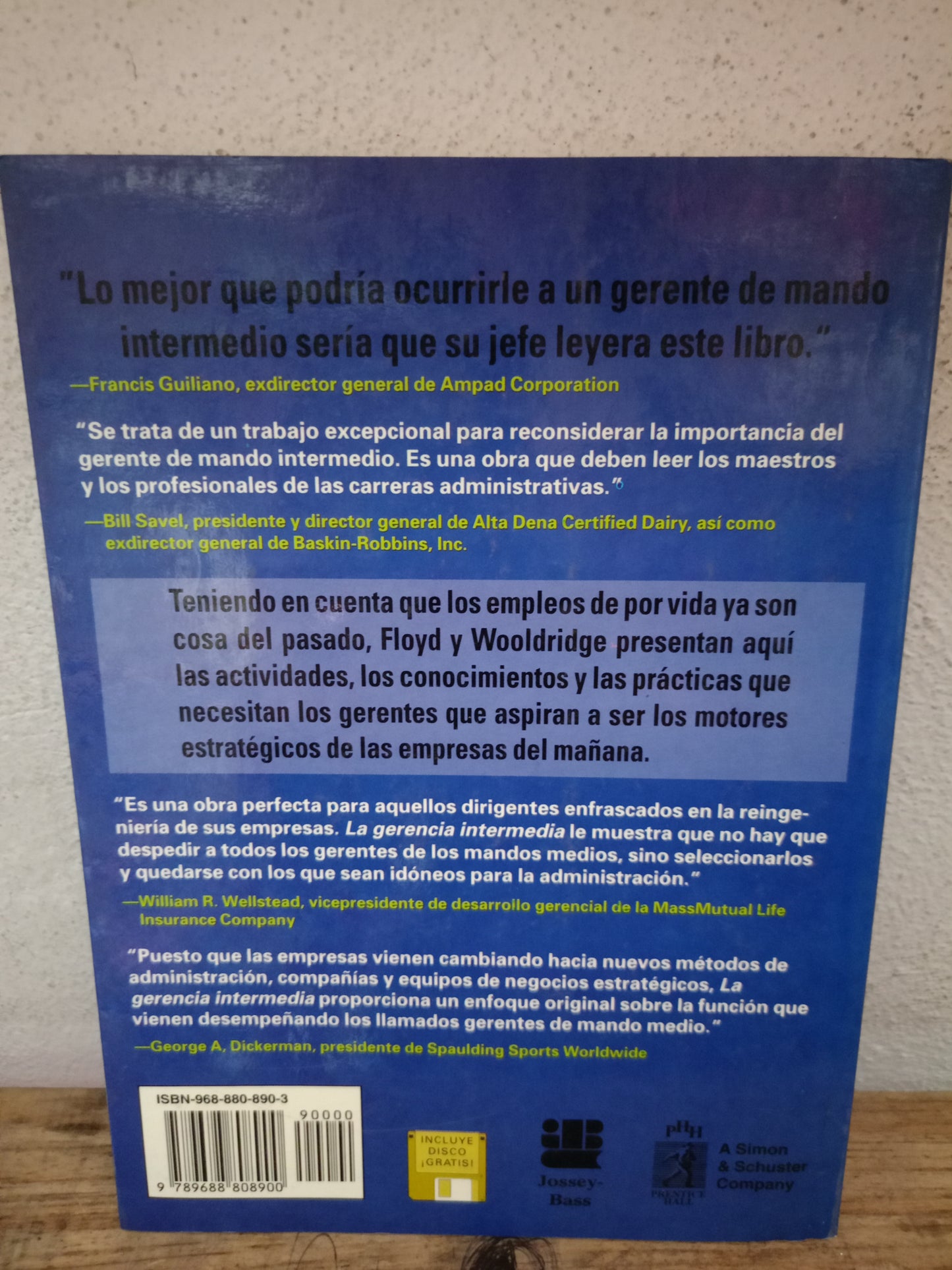 LA GERENCIA INTERMEDIA POR STEVEN W. FLOYD Y BILL WOOLDRIGE USADO ADMINISTRACIÓN LITERARIO 305