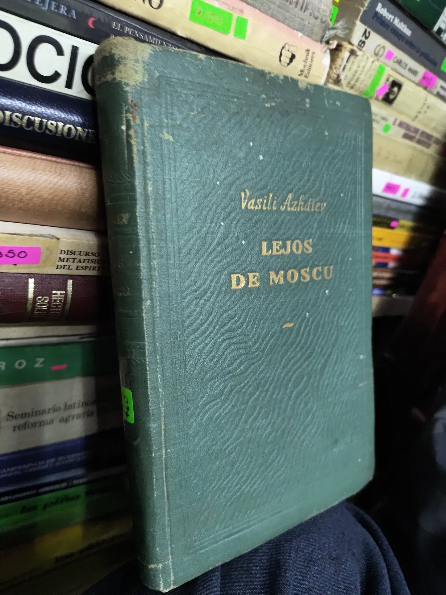 LEJOS DE MOSCU POR VASILI AZHAIEV USADO NOVELAS LITERARIO 207