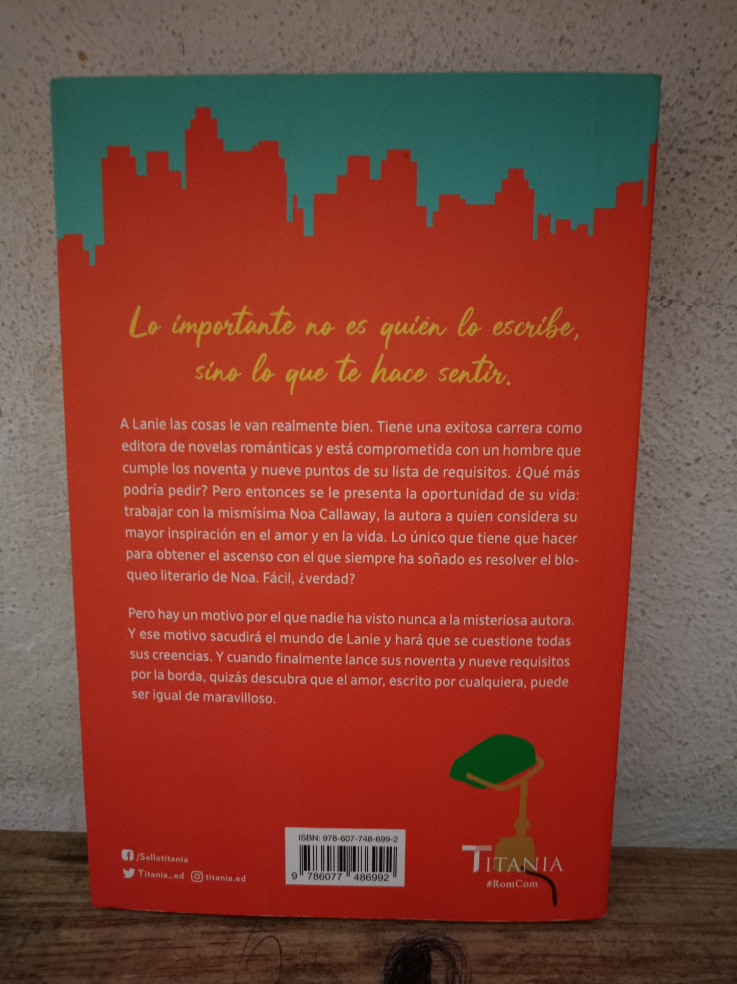 ESCRITO POR CUALQUIERA POR LAUREN KATE USADO NOVELA LITERARIO 305