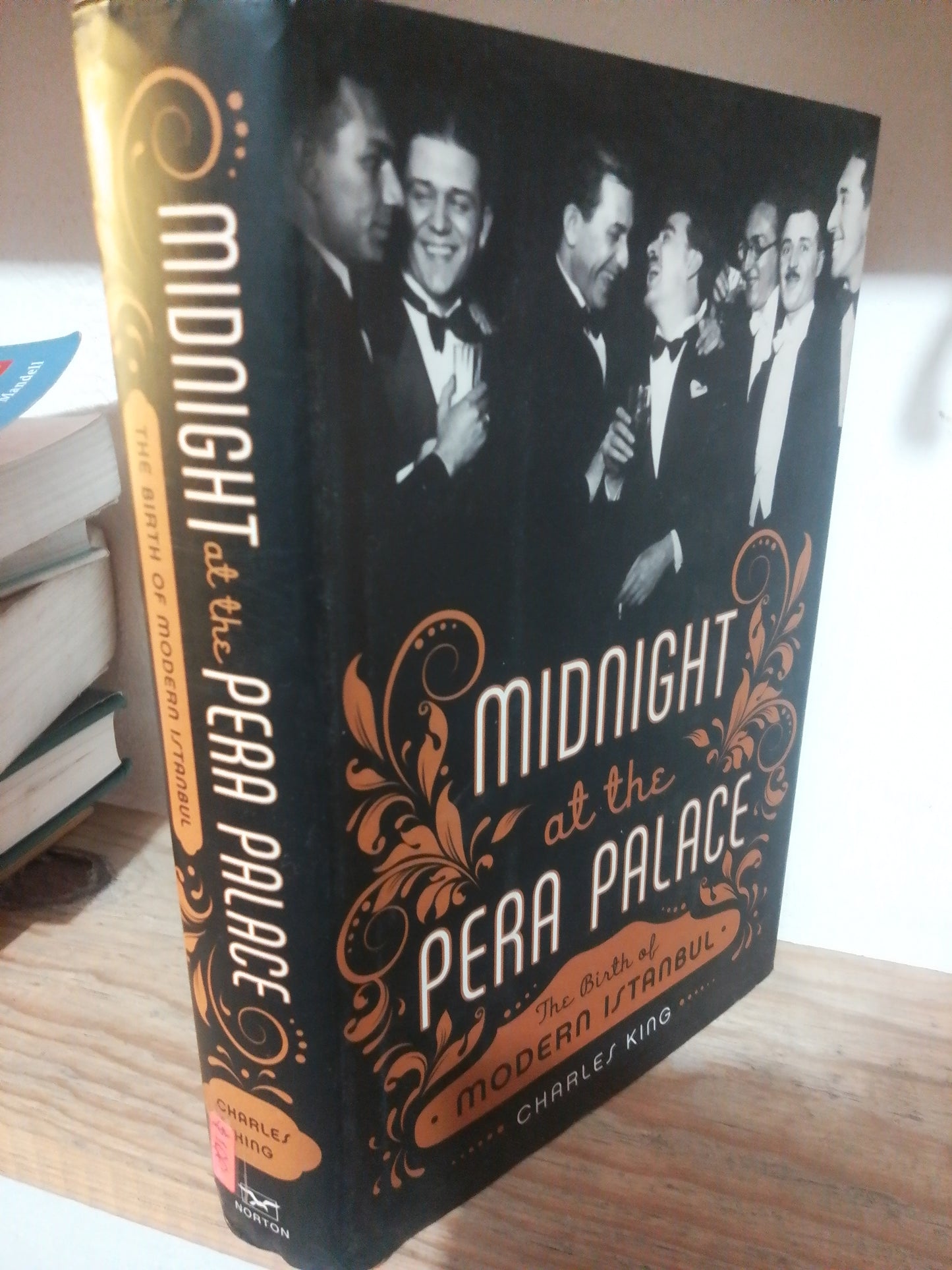 MINDNIGHT AT THE PERA PALACE POR CHARLES KING USADO IDIOMAS JUAREZ