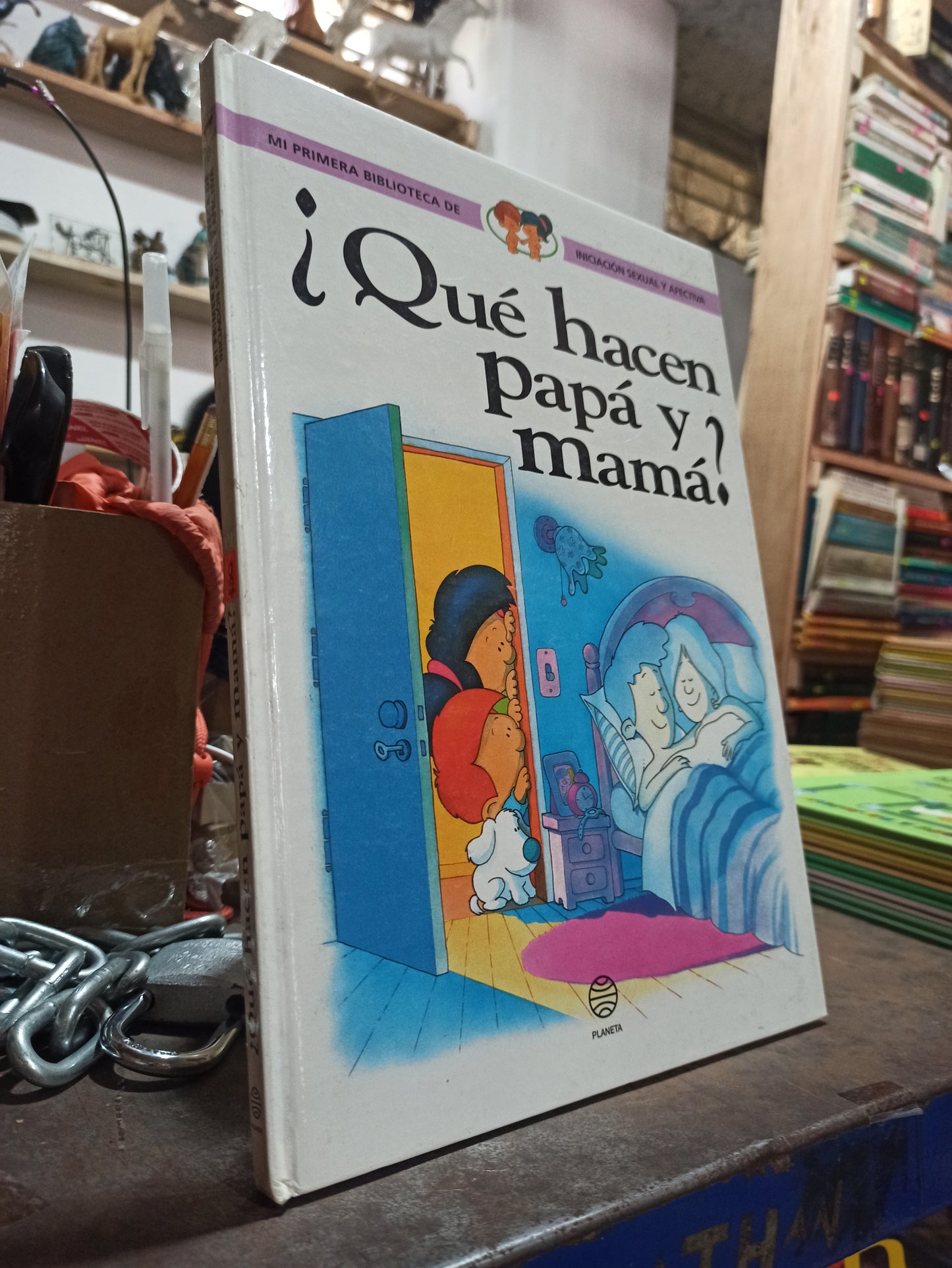 ¿QUÉ HACEN MAMÁ Y PAPÁ? POR CATERINA MARASSI CANDIA USADO INFANTILES ALDAMA