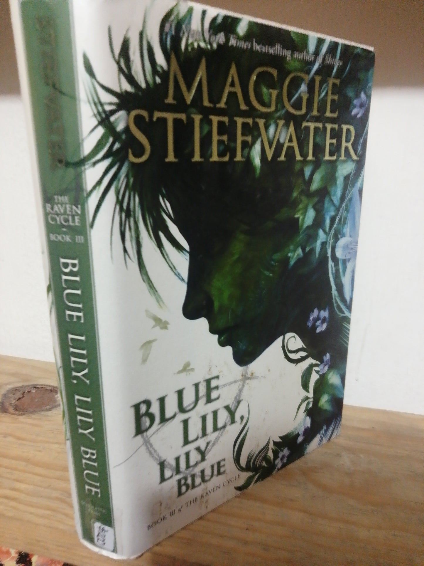 BLUE LILY LILY BLUE POR MAGGIE STIEFVATER USADO IDIOMAS JUAREZ