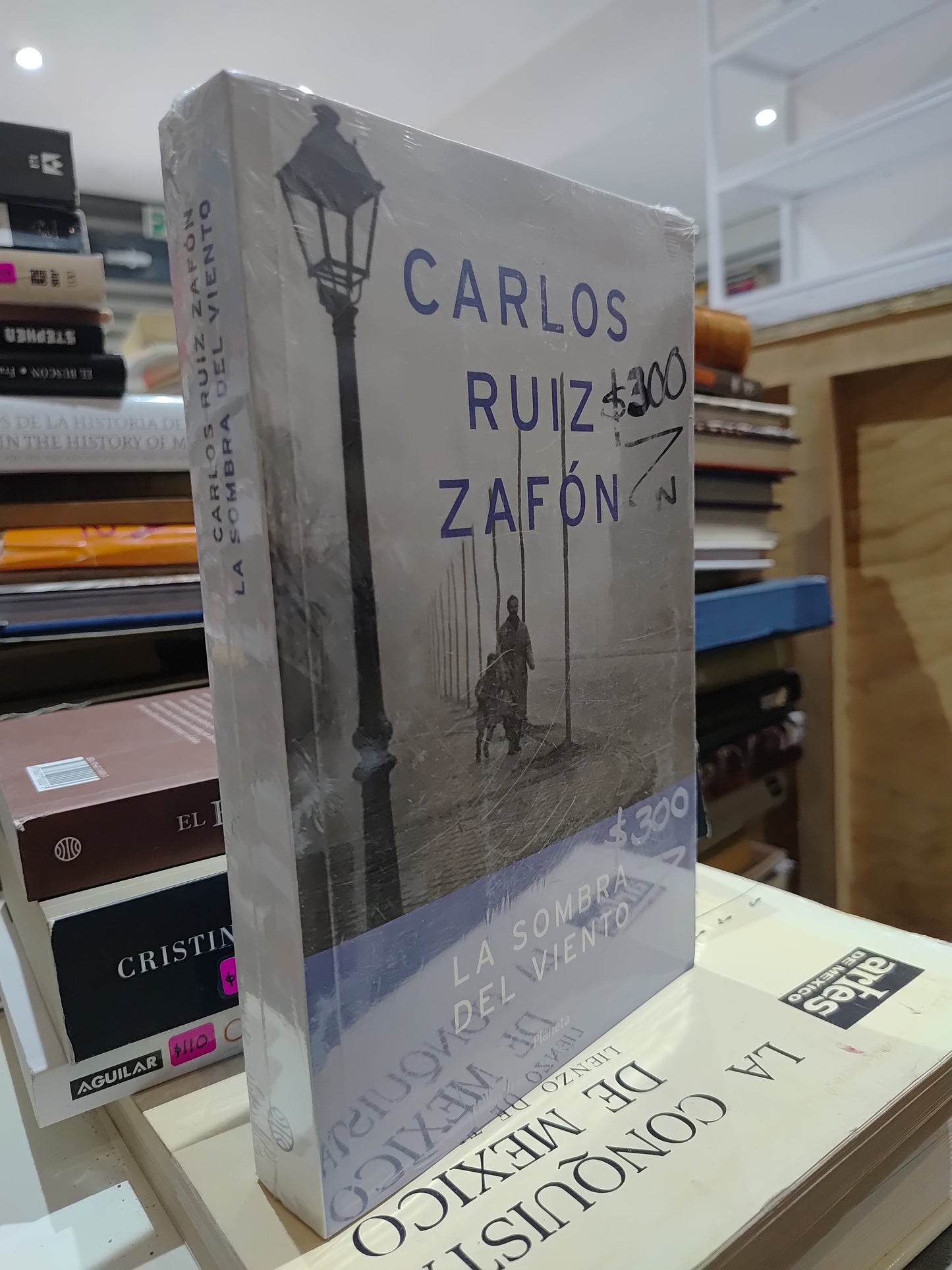 LA SOMBRA DEL VIENTO POR CARLOS RUIZ ZAFON USADO NOVELAS JUAREZ 515