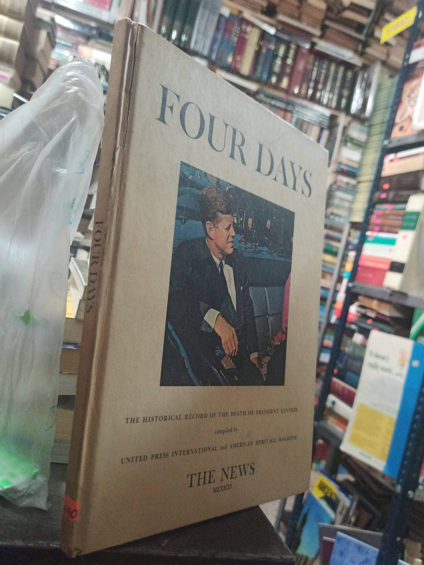 FOUR DAYS POR UNITED PRESS INTERNATIONAL USADO ANTIGUOS ALDAMA