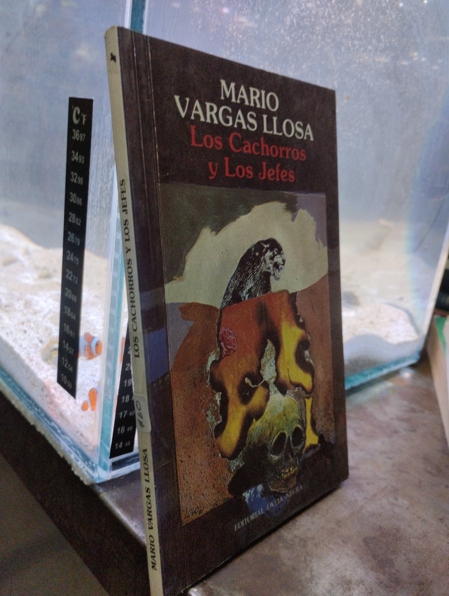 LOS CACHORROS Y LOS JEFES POR MARIO VARGAS LLOSA USADO NOVELAS ALDAMA