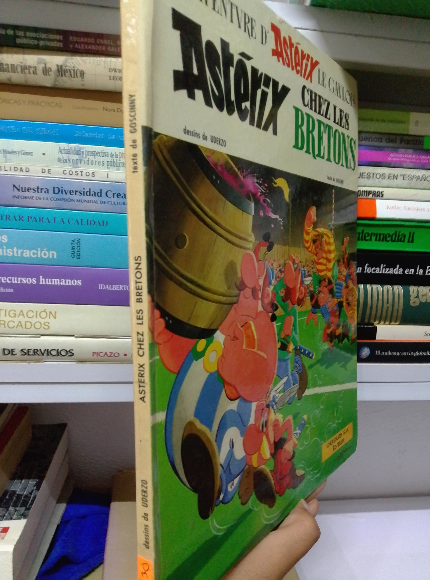 VNE ADVENTURE ASTERIX LE GAVLOIS CHEZ LES BREATONS DESSINS DE UDERZO USADO IDIOMAS JUAREZ 515