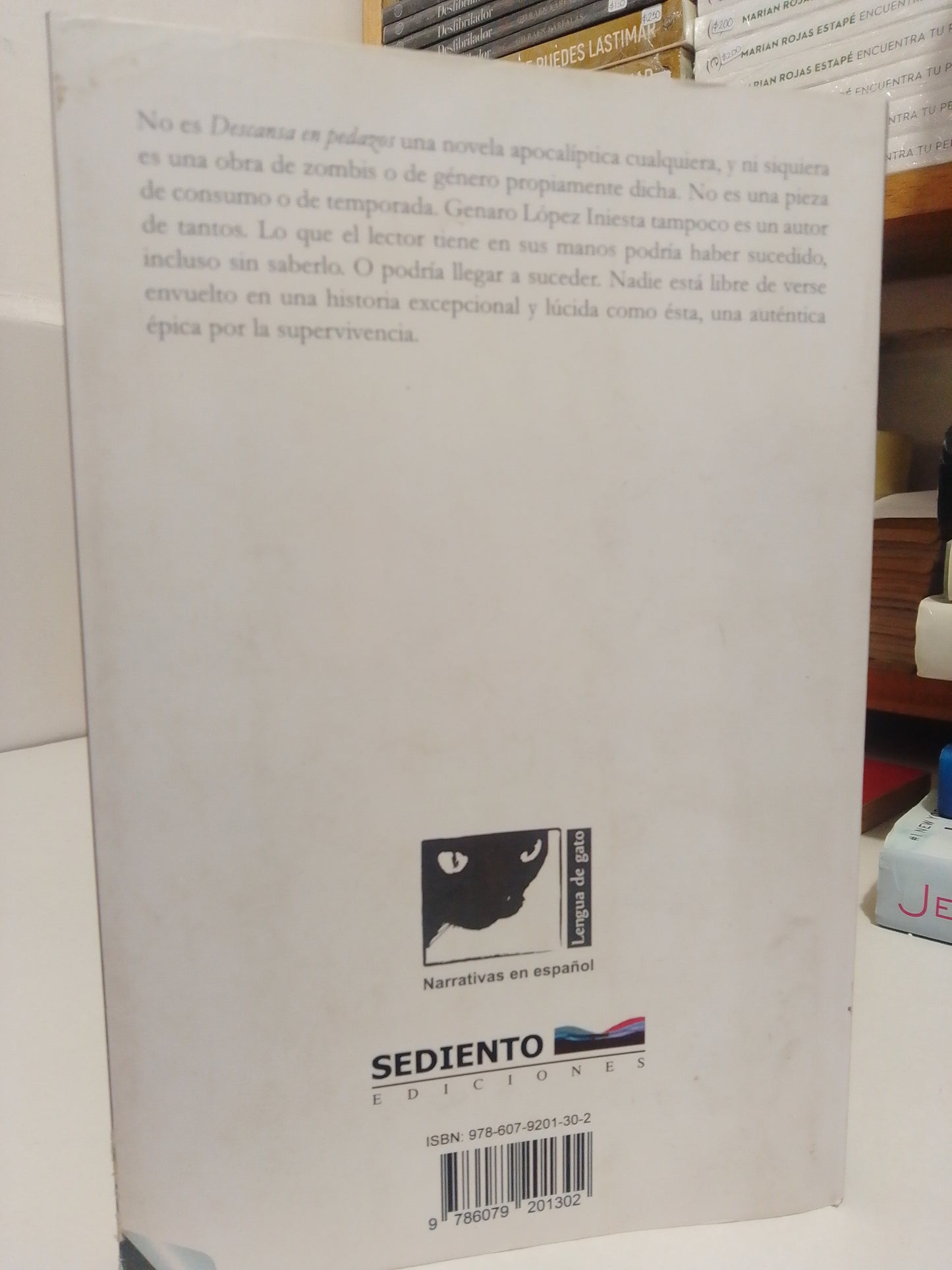 DESCANSA EN PEDAZOS POR GENARO LÓPEZ INIESTA USADO NOVELA JUÁREZ