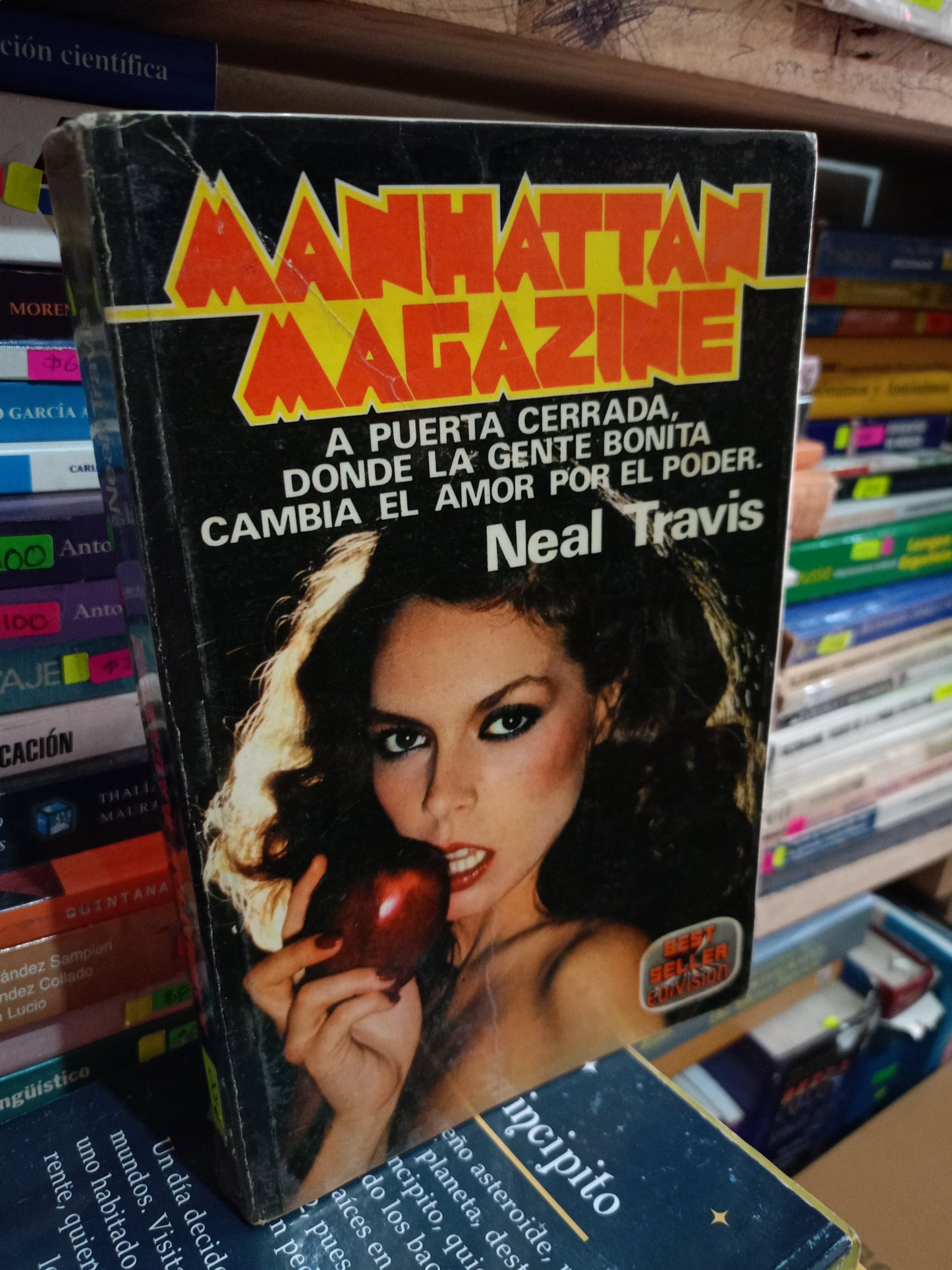 MANHATTAN MAGAZINE POR NEAK TRAVIS USADO NOVELA LITERARIO 305