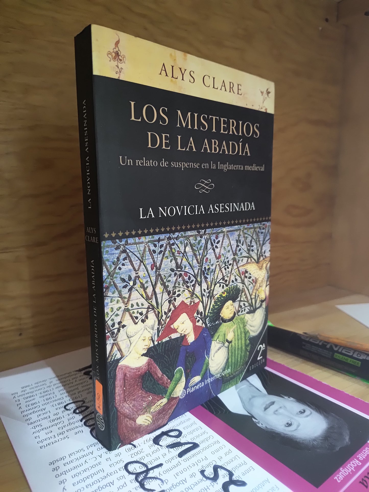 LOS MISTERIOS DE LA ABADIA POR LA NOVICIA ASESINADA POR ALYS CLARE USADO NOVELAS JUAREZ 515