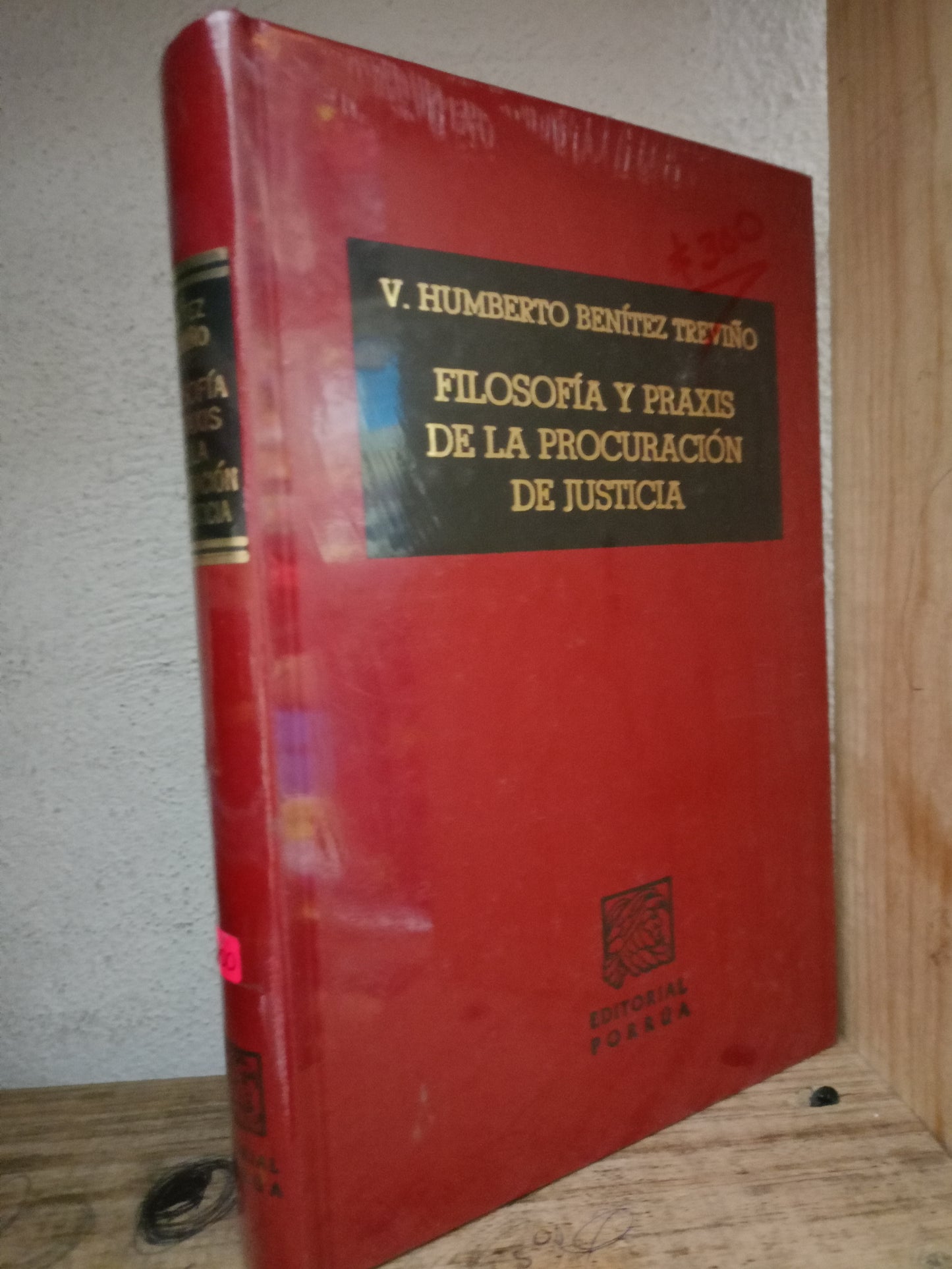 FILOSOFIA Y PRAXIS DE LA PROCURACION DE JUSTICIA POR V. HUMBERTO BENITEZ TREVIÑO NUEVO DERECHO LITERARIO 305