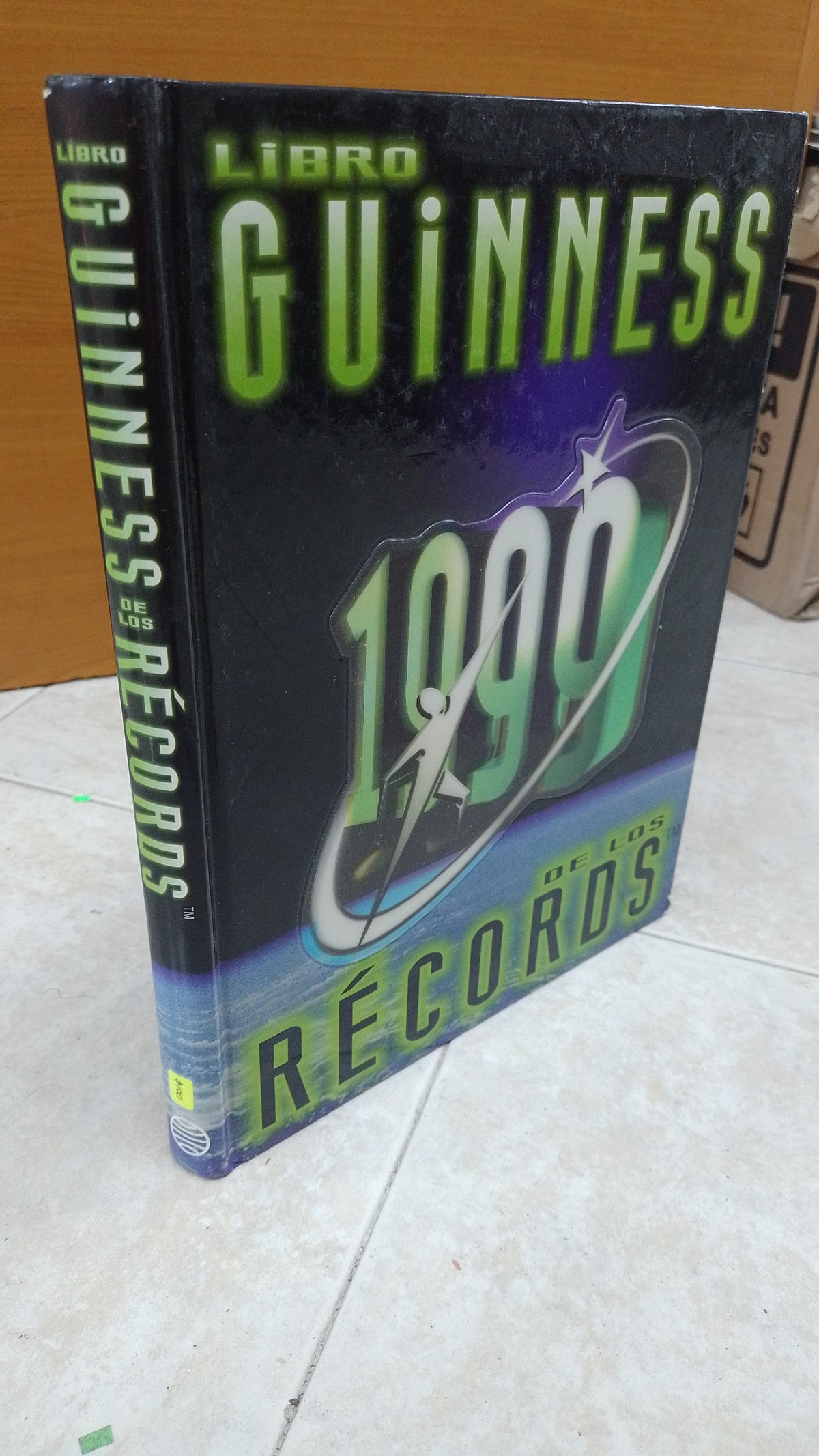 LIBRO GUINNESS 1999 DE LOS RECORDS POR IAN CASTELLO USADO CIENCIA JUAREZ 515