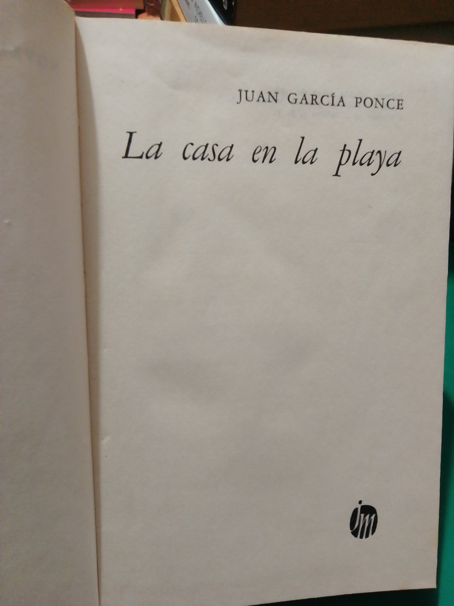 LA CASA EN LA PLAYA POR JUAN GARCIA PONSE USADO NOVELA JUÁREZ