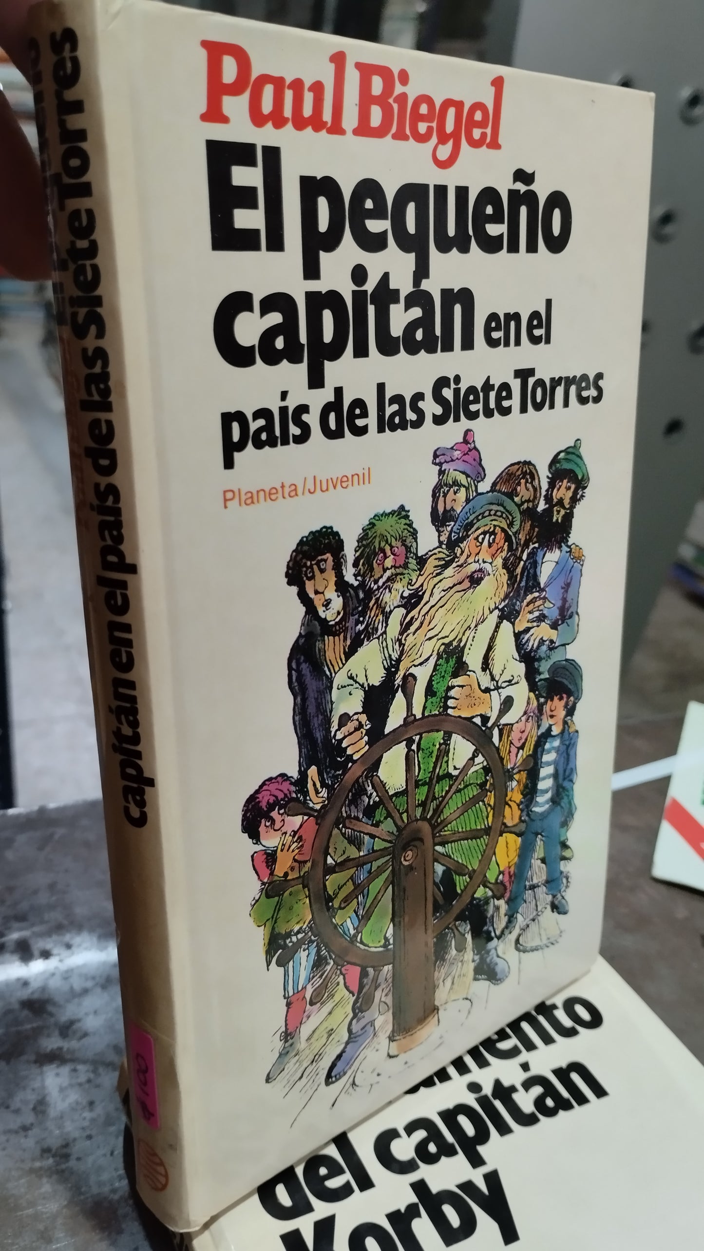 EL PEQUEÑO CAPITAN EN EL PAIS DE LAS SIETE TORRES LIBRO USADO NOVELAS ALDAMA