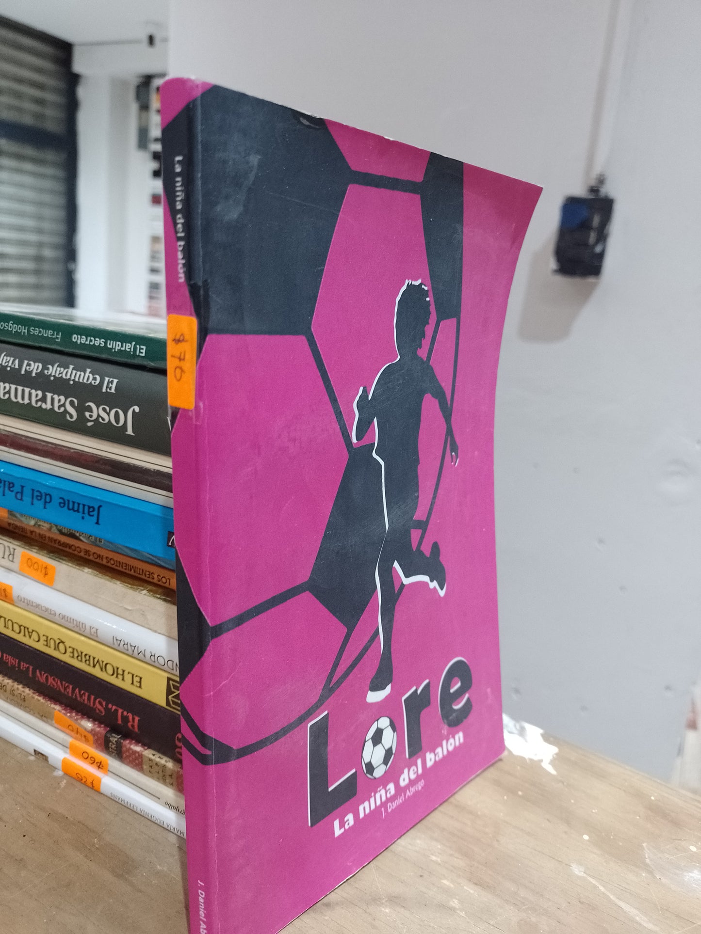 LORE LA NIÑA DEL BALON POR JORGE DANIEL ABREJO USADO NOVELA JUAREZ 515