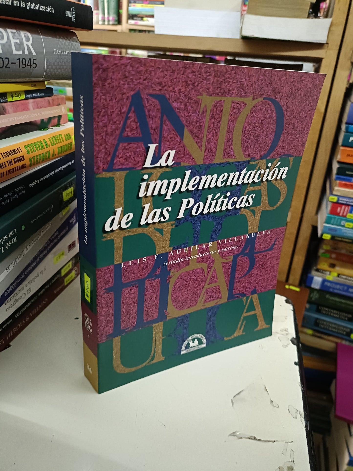 LA IMPLEMENTACIÓN DE LAS POLÍTICAS POR LUIS F. AGUILAR VILLANUEVA USADO POLÍTICA LITERARIO 207