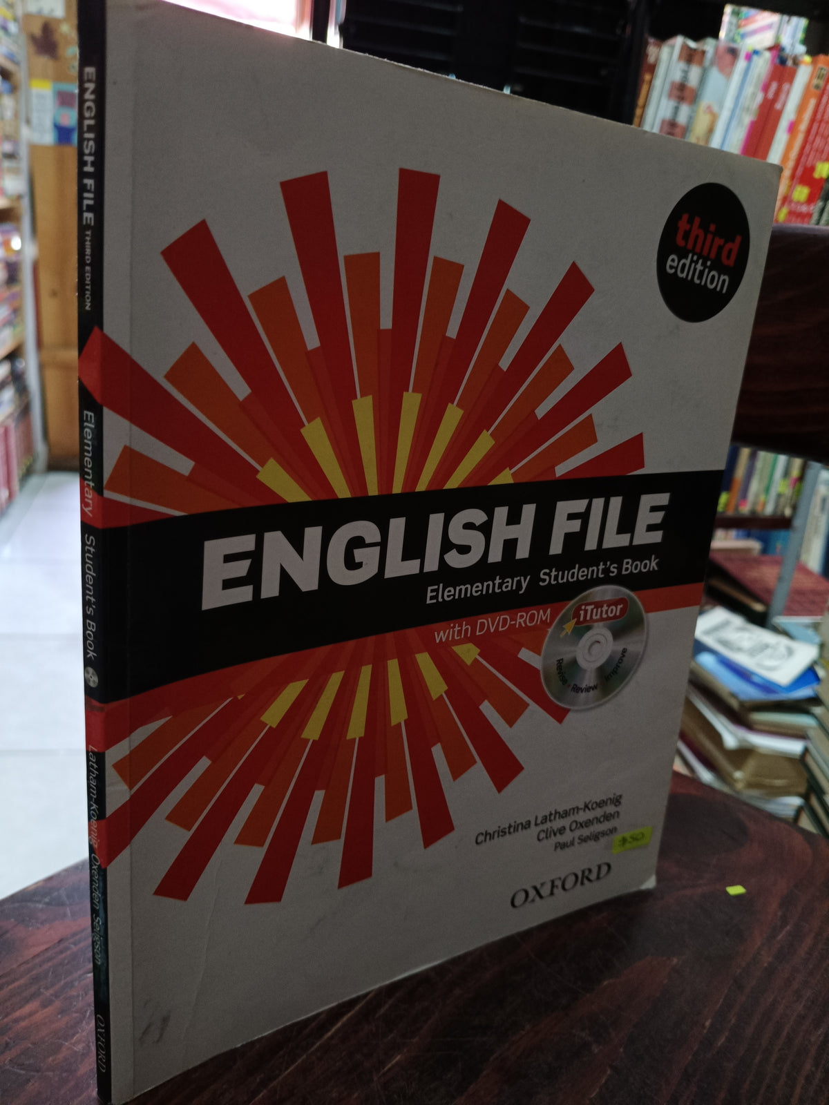 ENGLISH FILE ELEMENTARY STUDENT'S BOOK ELEMENTARY STUDENT'S BOOK CHRISTINA LATHAM-KOENING USADO IDIOMAS LITERARIO 305