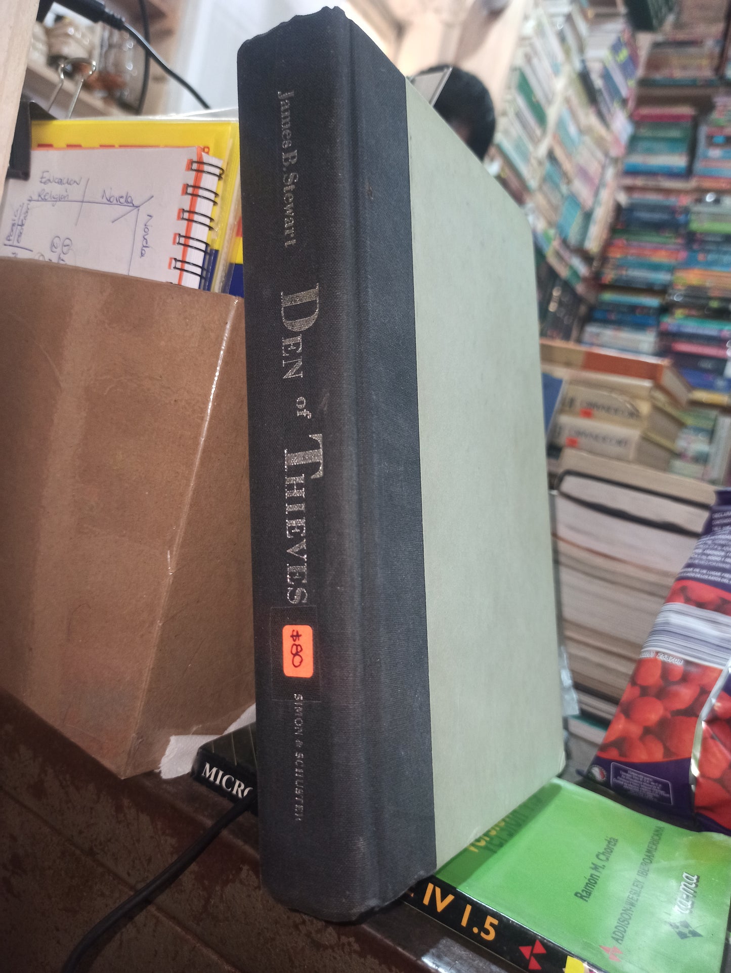 DEN OF THIEVES POR JAMES B. STEWART USADO IDIOMAS ALDAMA