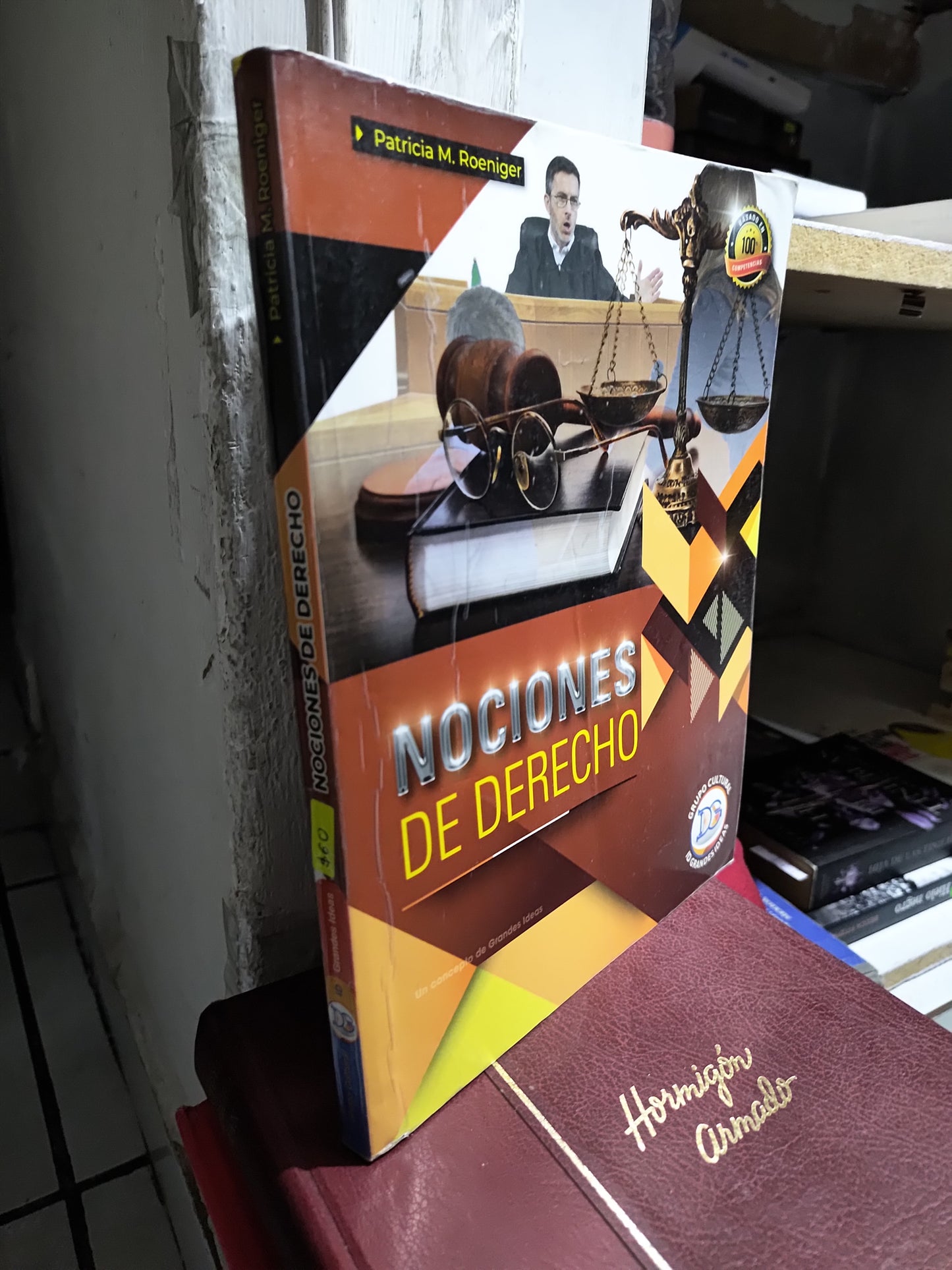 NOCIONES DE DERECHO POR PATRICIA M. ROENIGER USADO DERECHO JUAREZ