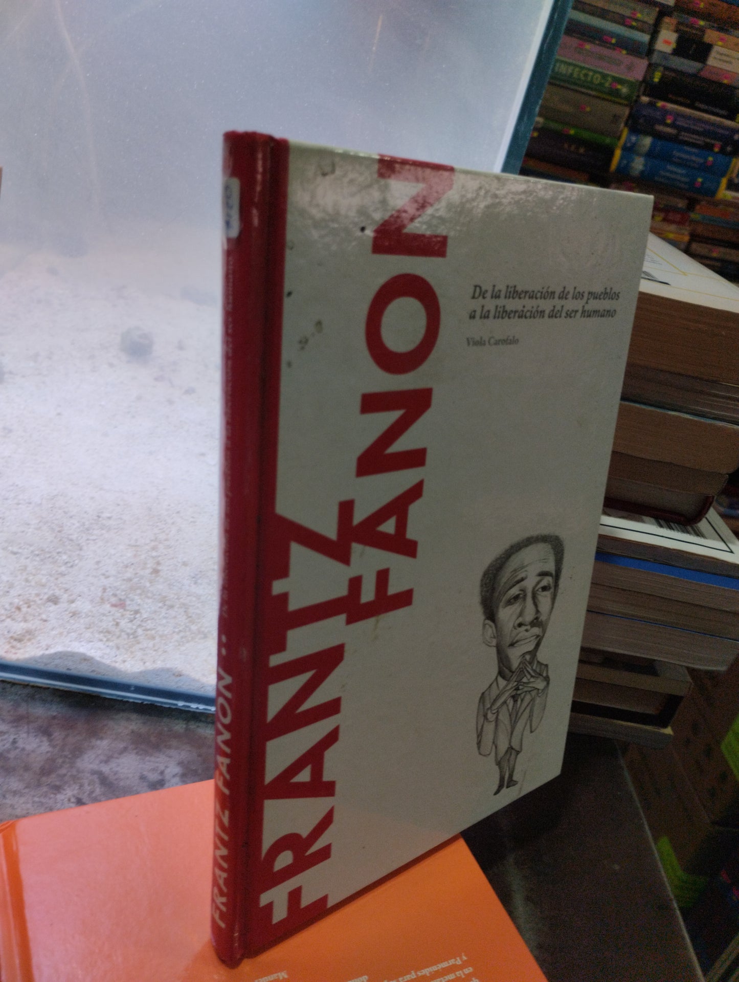 DE LA LIBERACION DE LOS PUEBLOS A LA LIBERACION DEL SER HUMANO POR FRANTZ FANON USADO SOCIOLOGIA ALDAMA