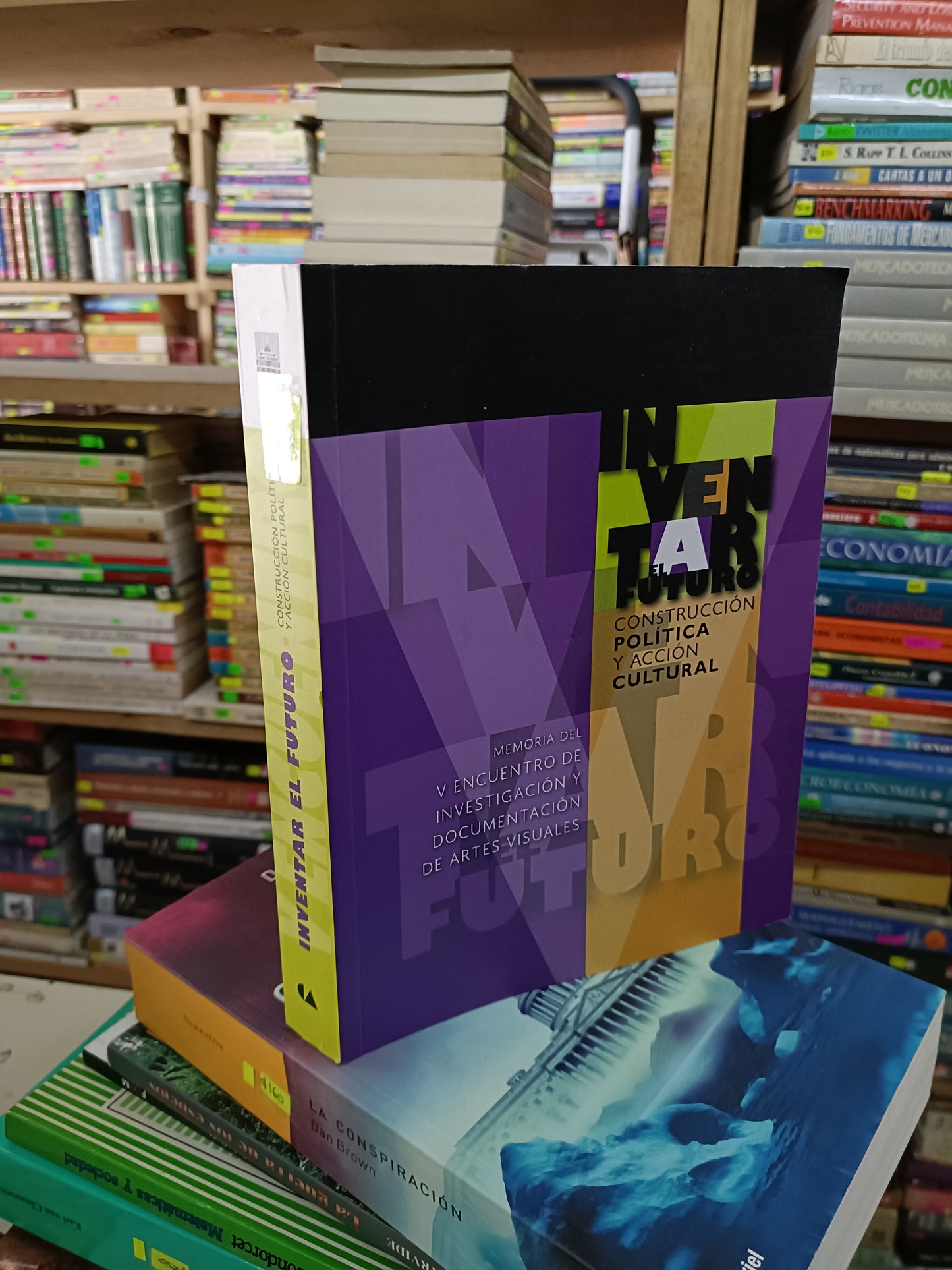 INVENTAR EL FUTURO CONTRUCCIÓN POLÍTICA Y ACCIÓN CULTURAL COORDINADO POR VIRGINIA GARCÍA PÉREZ USADO POLÍTICA LITERARIO 207